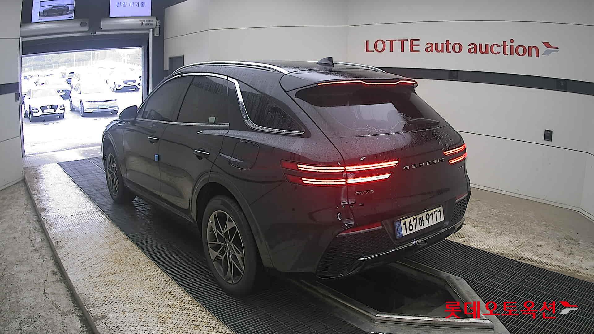 2021 - genesis gv70