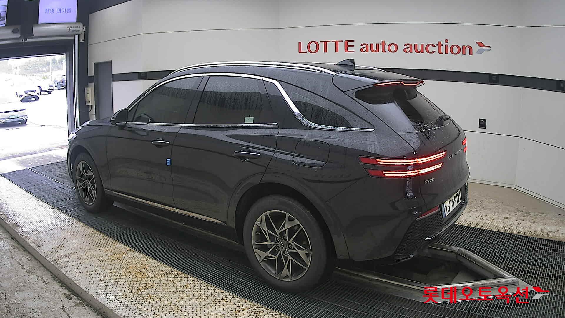2021 - genesis gv70
