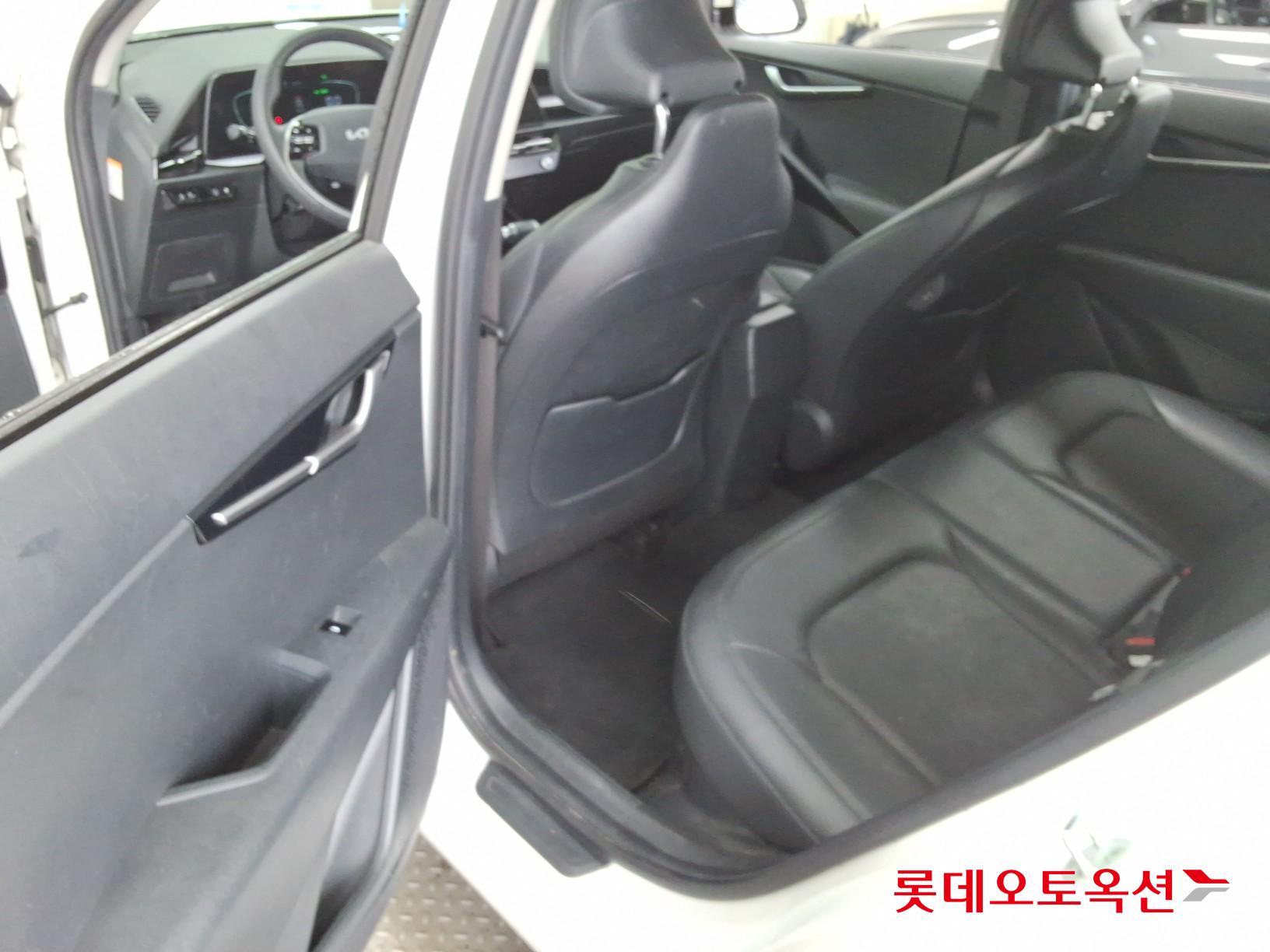 Kia Niro - 38