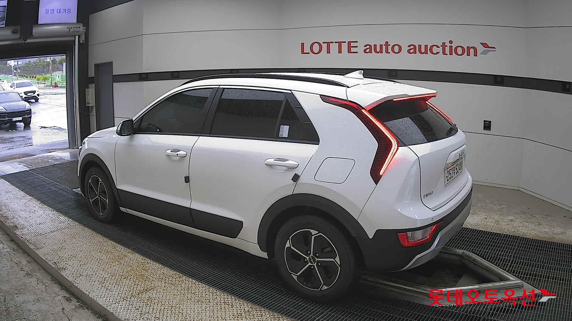 كيا نيرو - 15