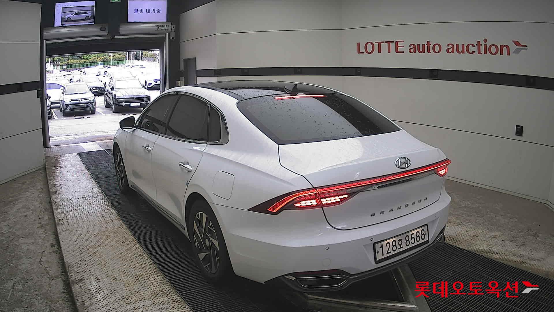 Hyundai Grandeur - 16