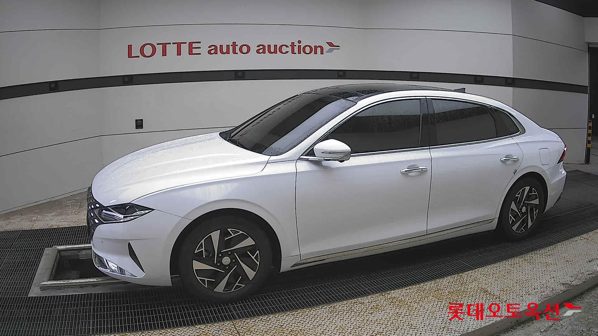 Hyundai Grandeur - 12