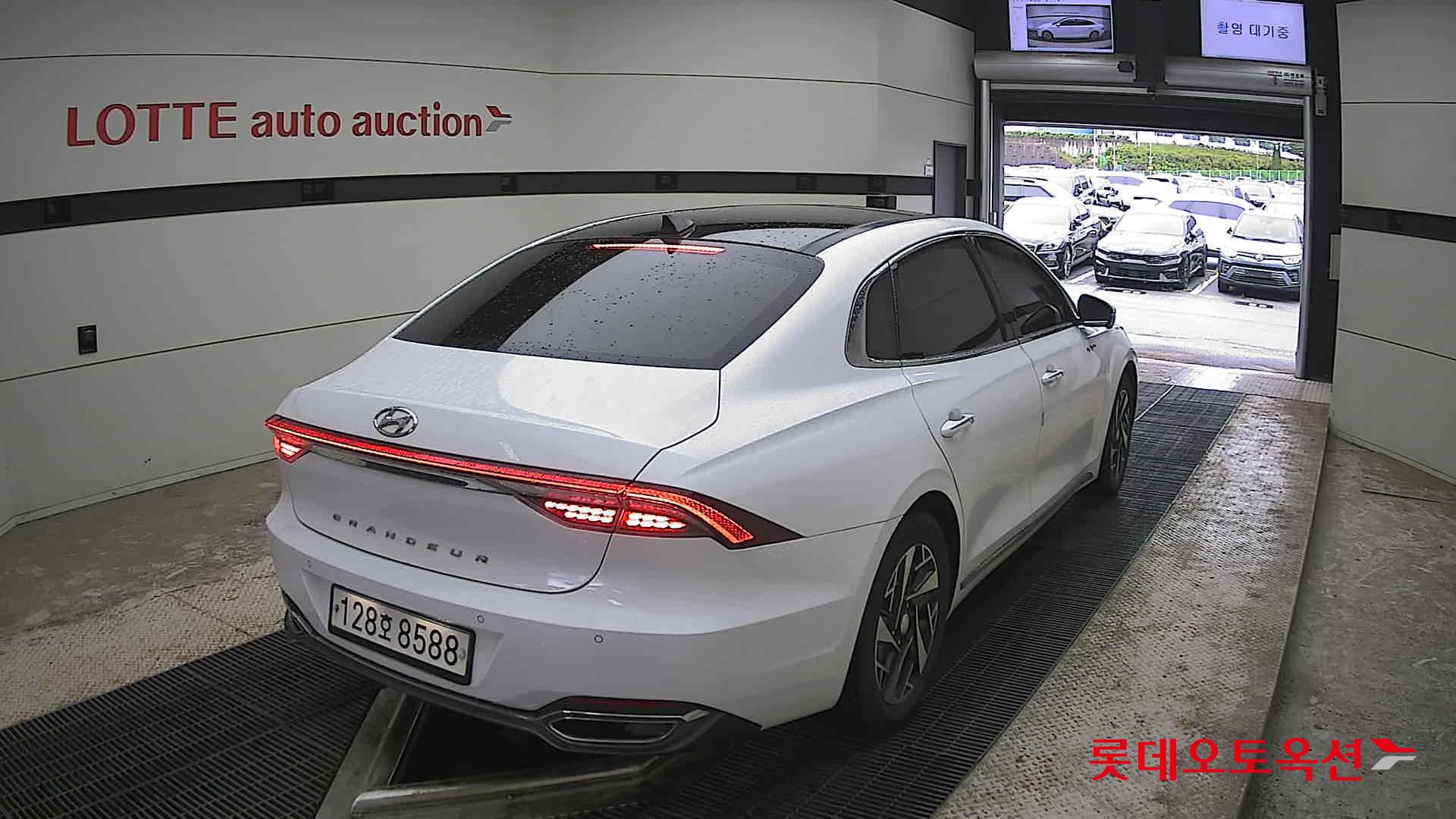 Hyundai Grandeur - 18