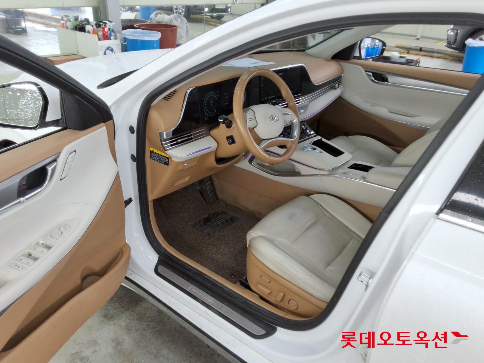 Hyundai Grandeur - 35