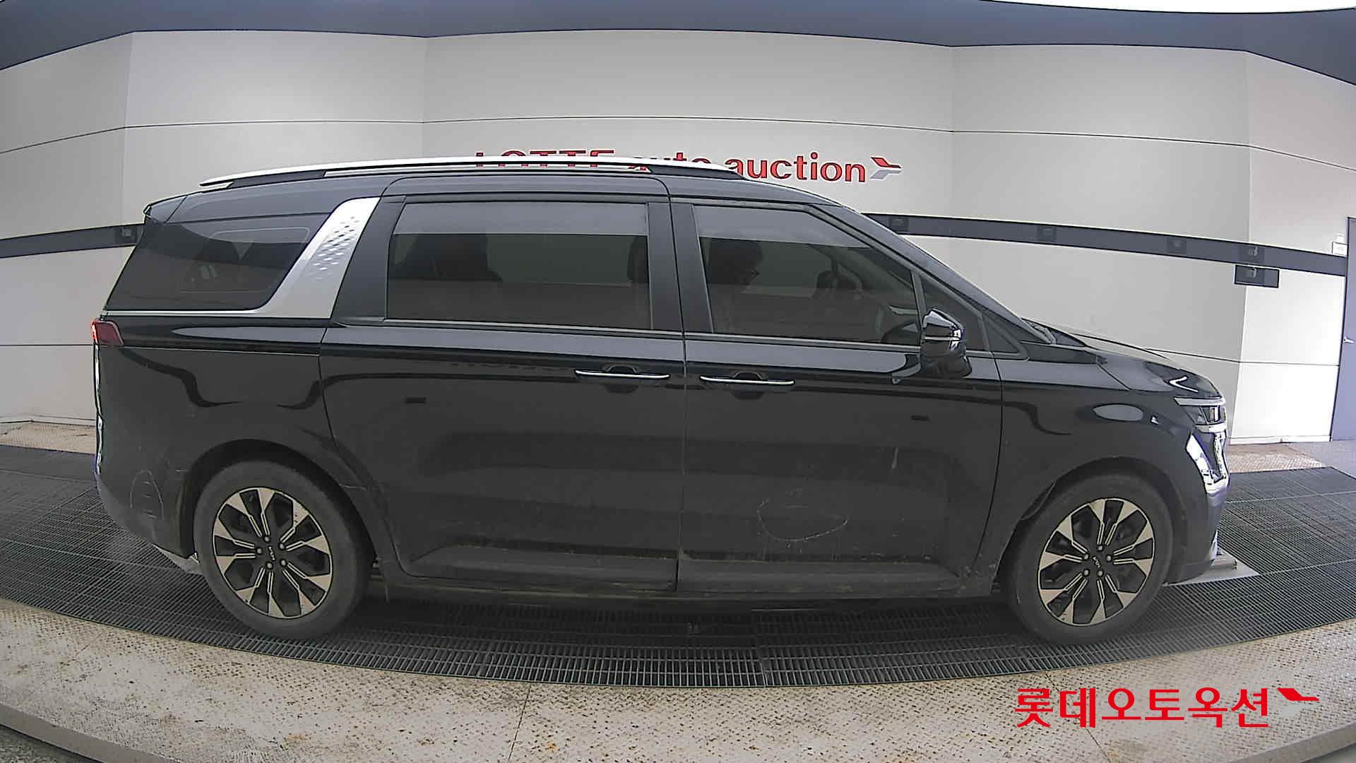 2023 - kia carnival