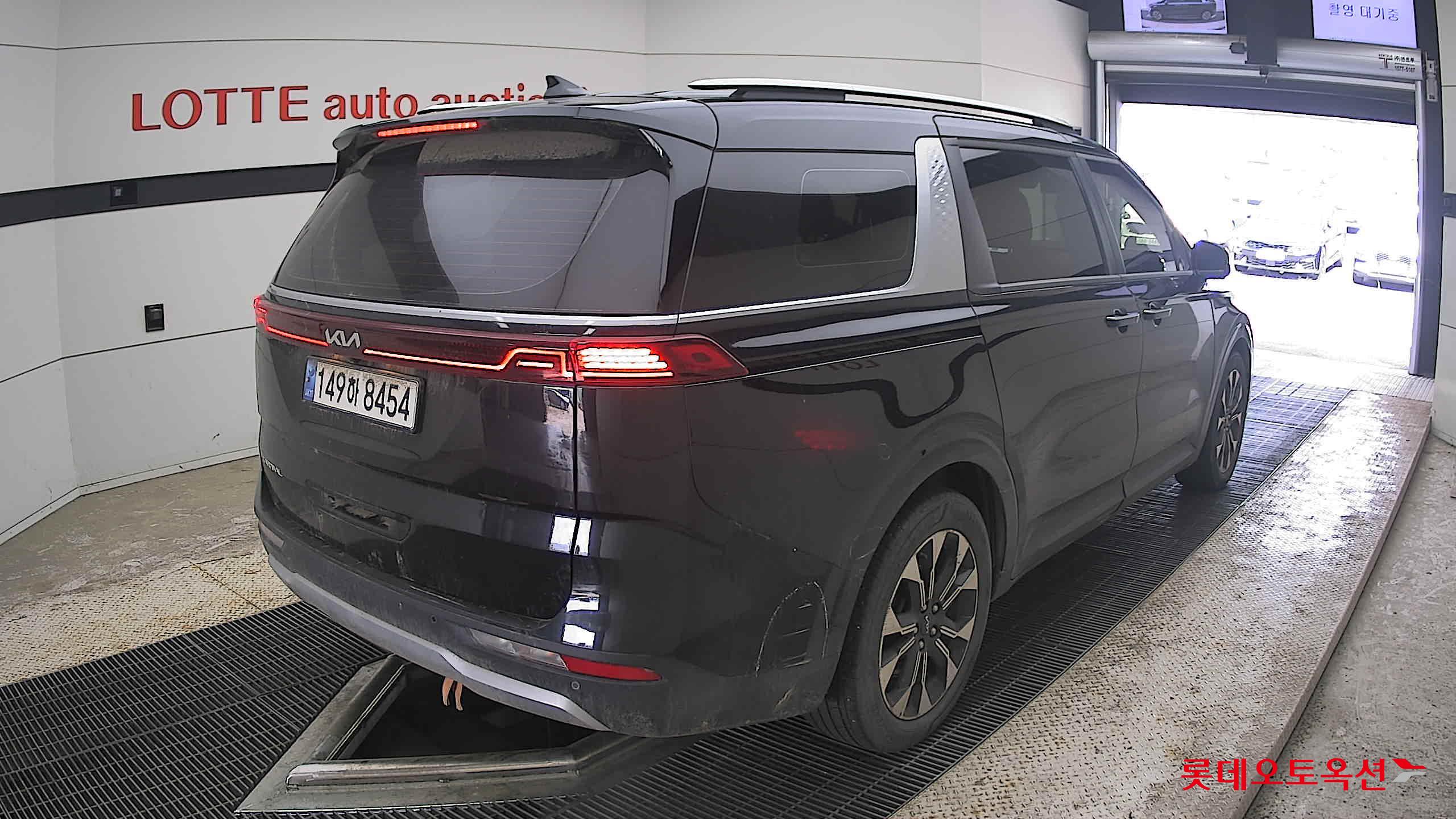 2023 - kia carnival