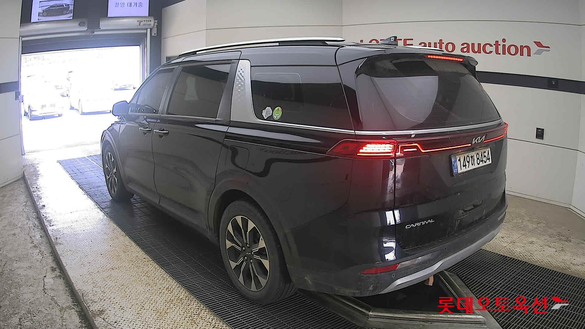 2023 - kia carnival