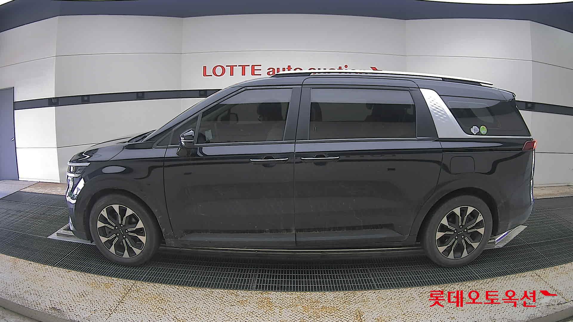2023 - kia carnival