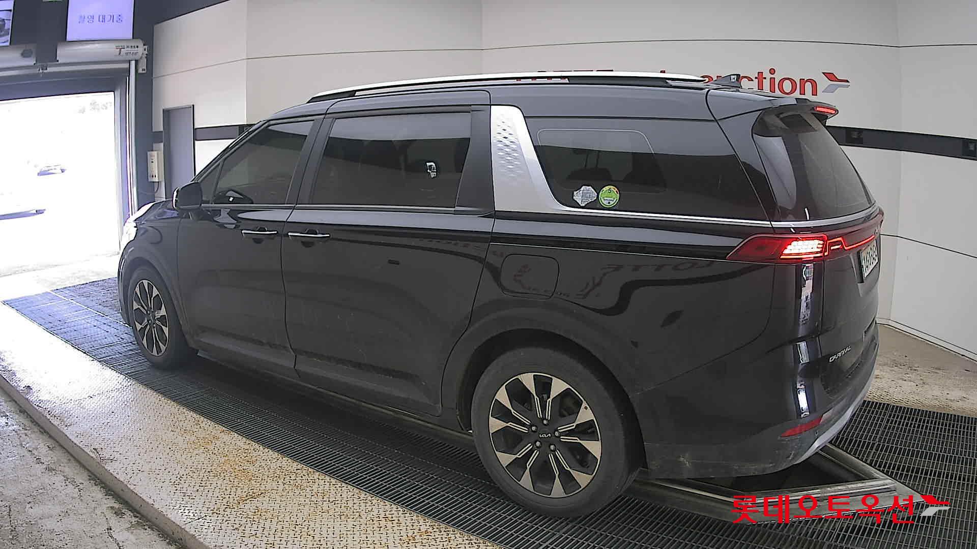 2023 - kia carnival