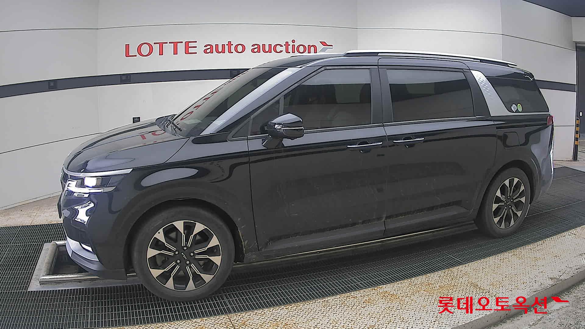 2023 - kia carnival