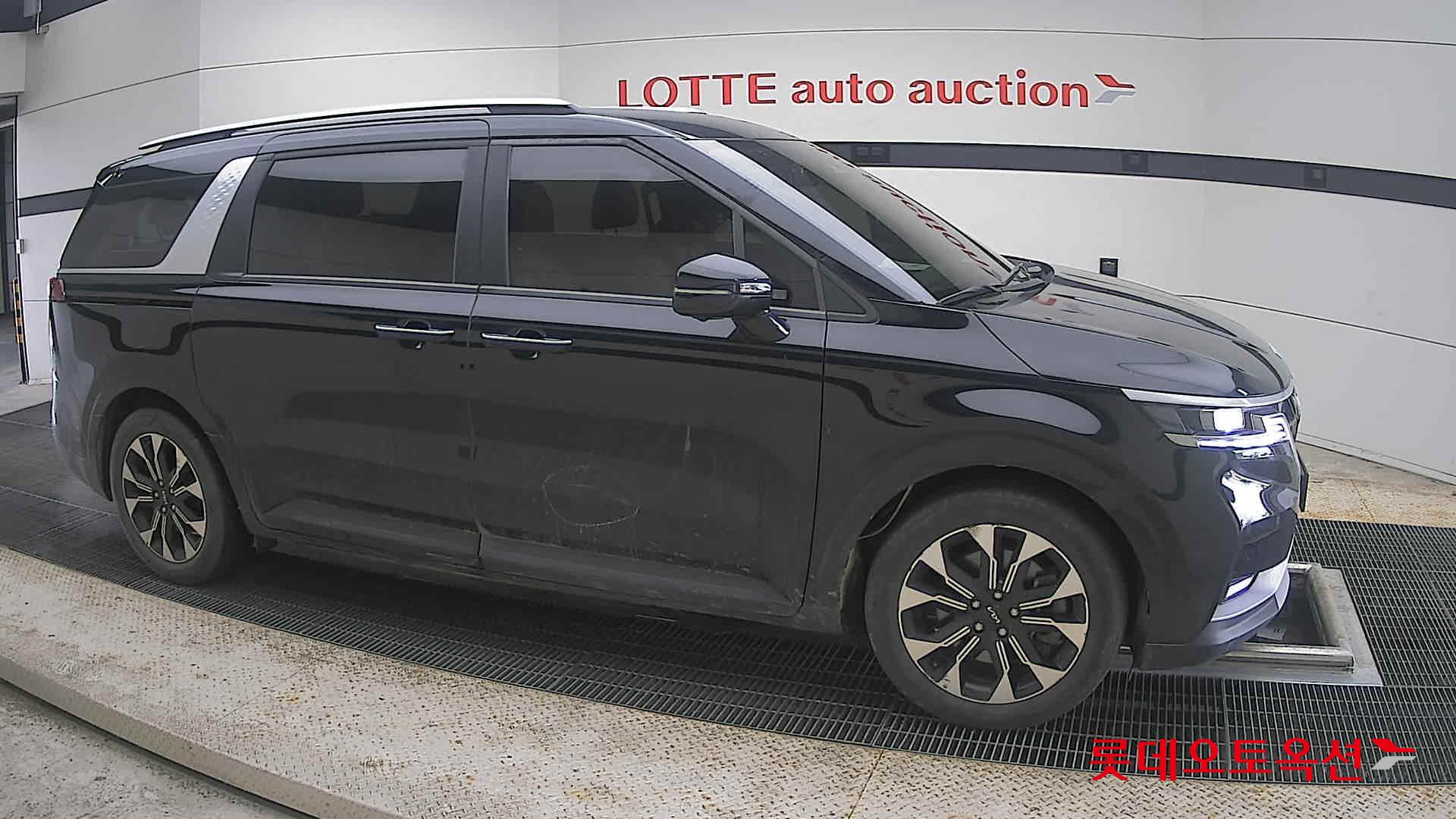 2023 - kia carnival