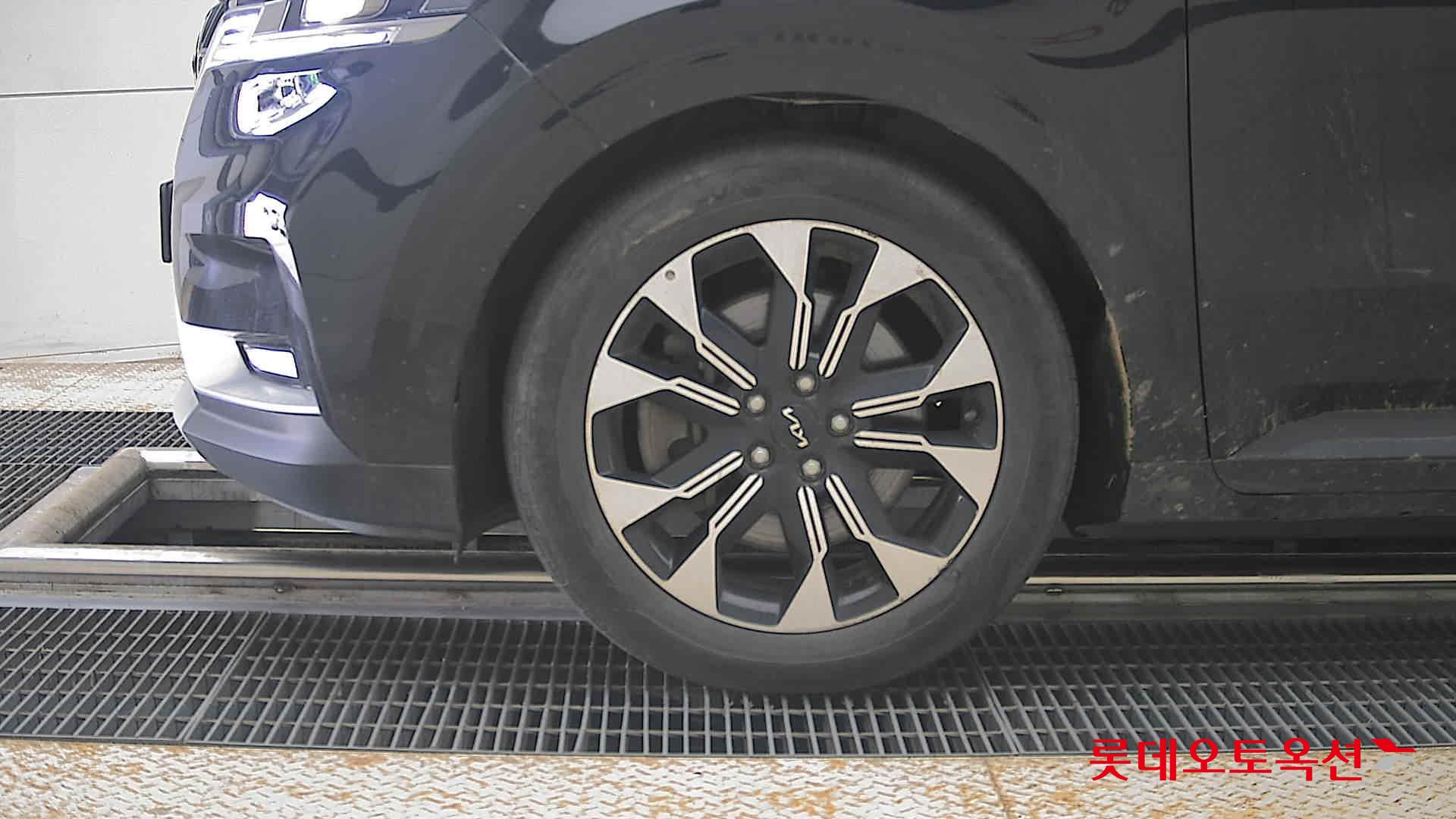 2023 - kia carnival