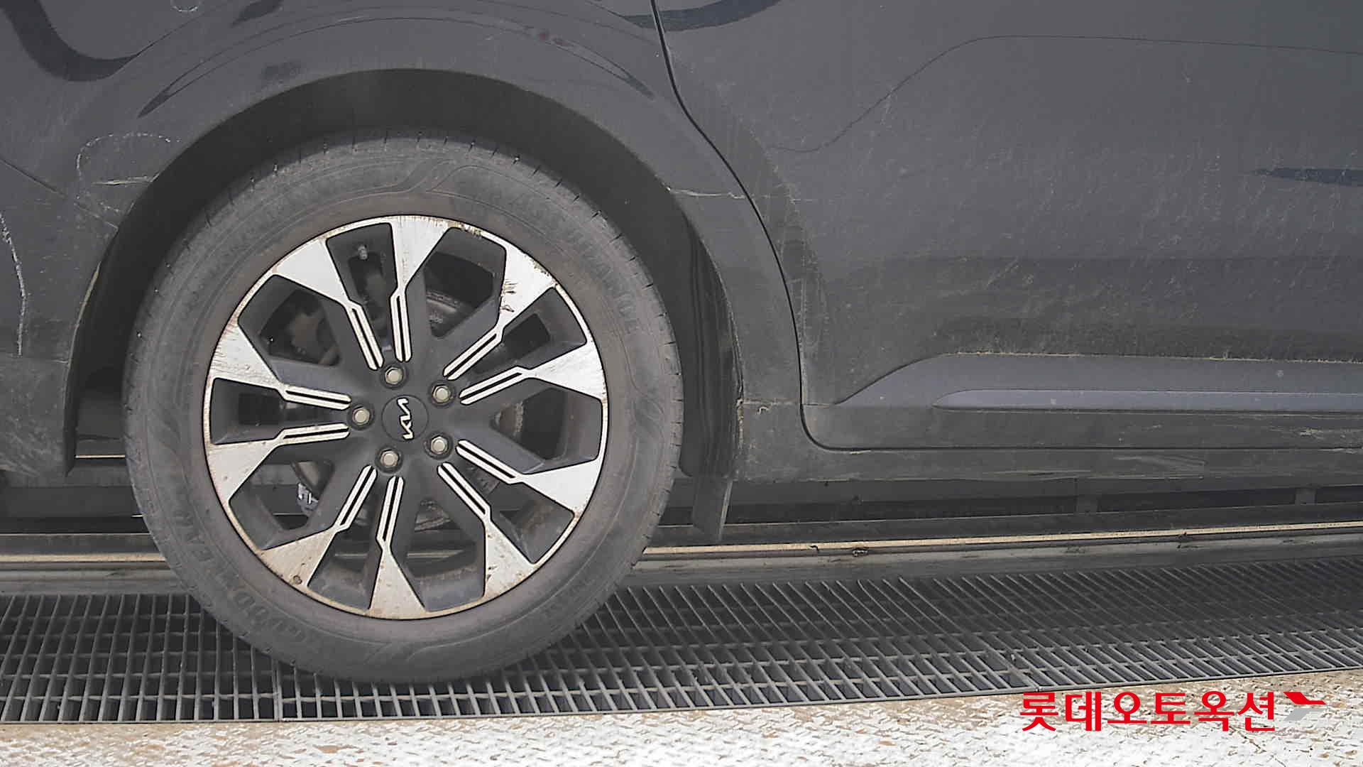2023 - kia carnival