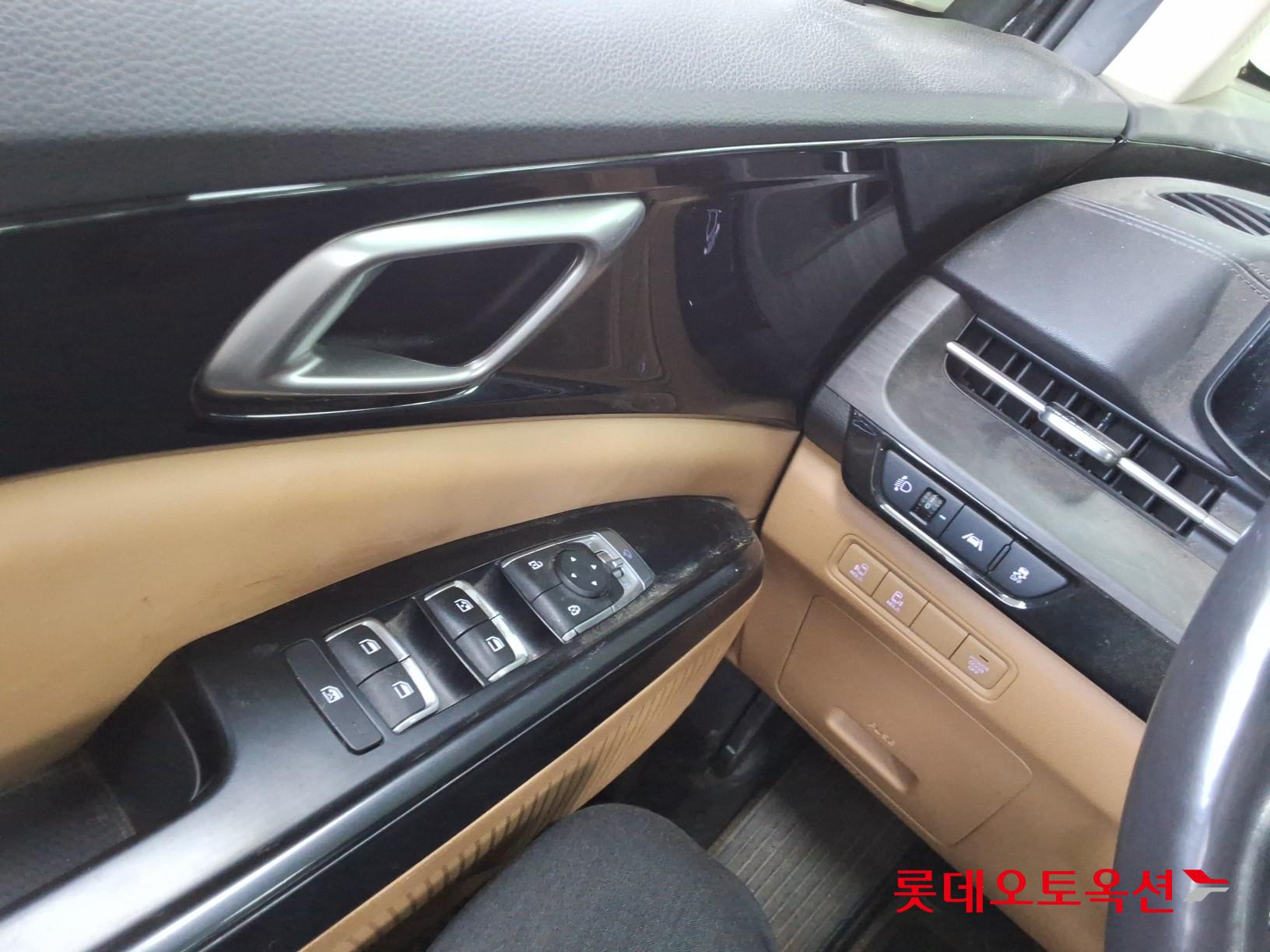 2023 - kia carnival