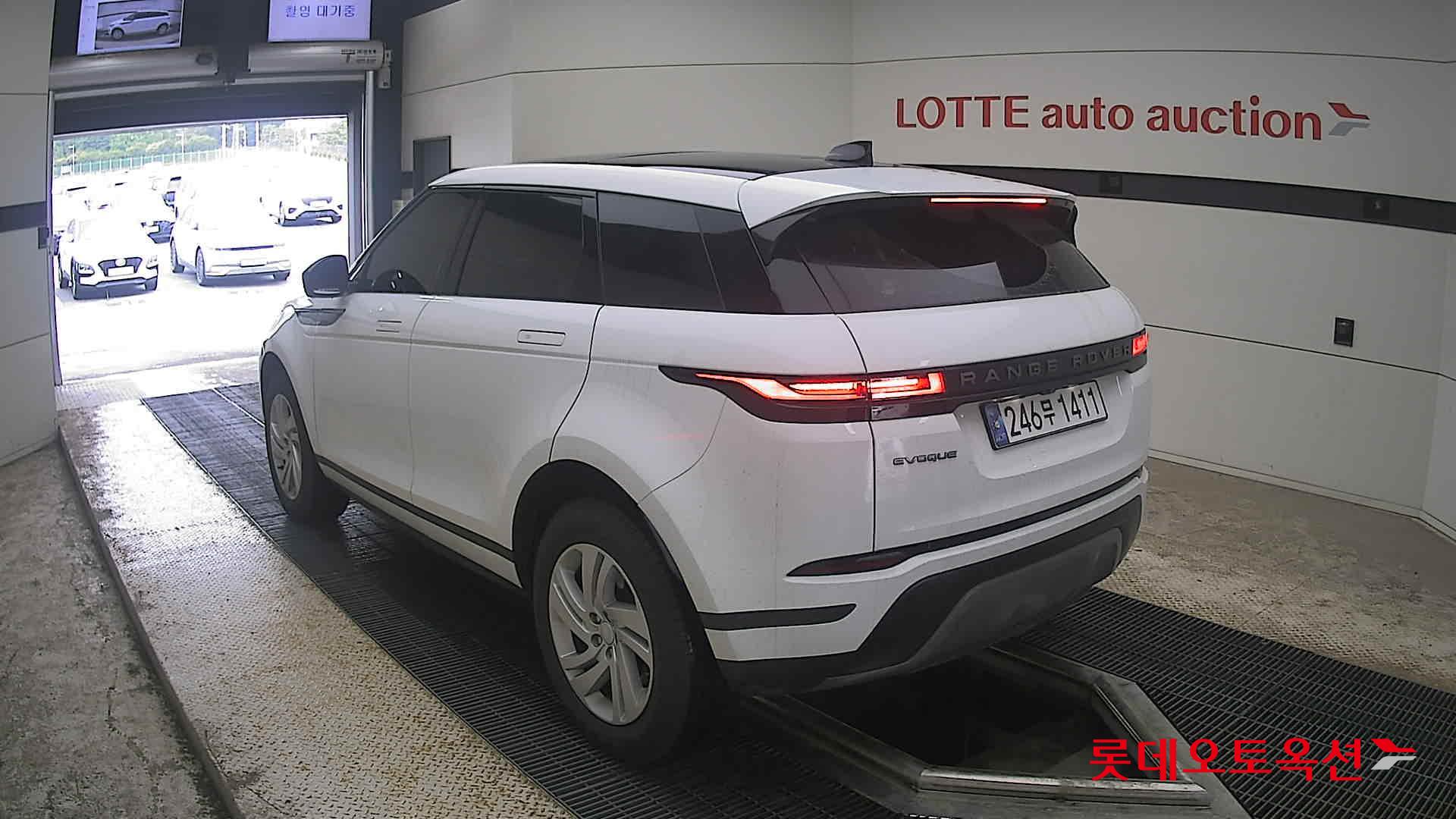 2025 - land rover range rover