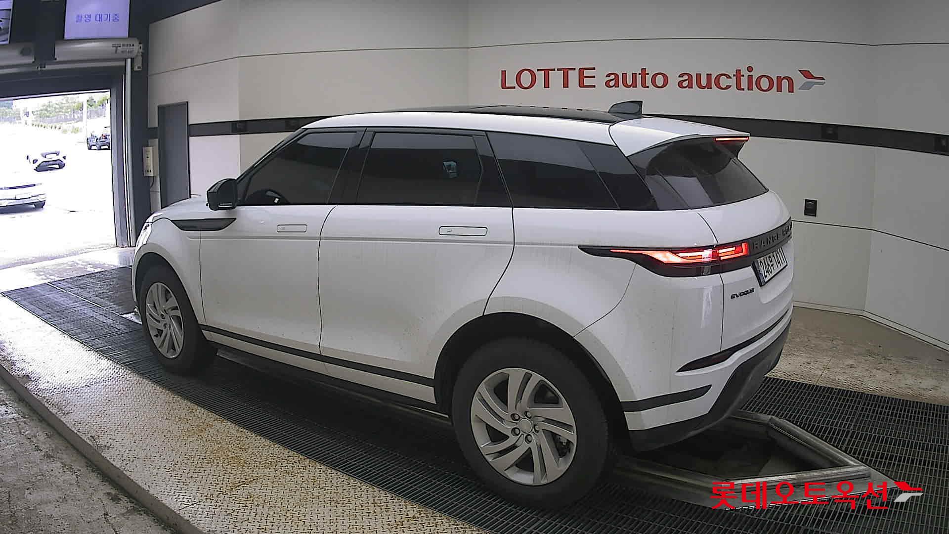 2025 - land rover range rover