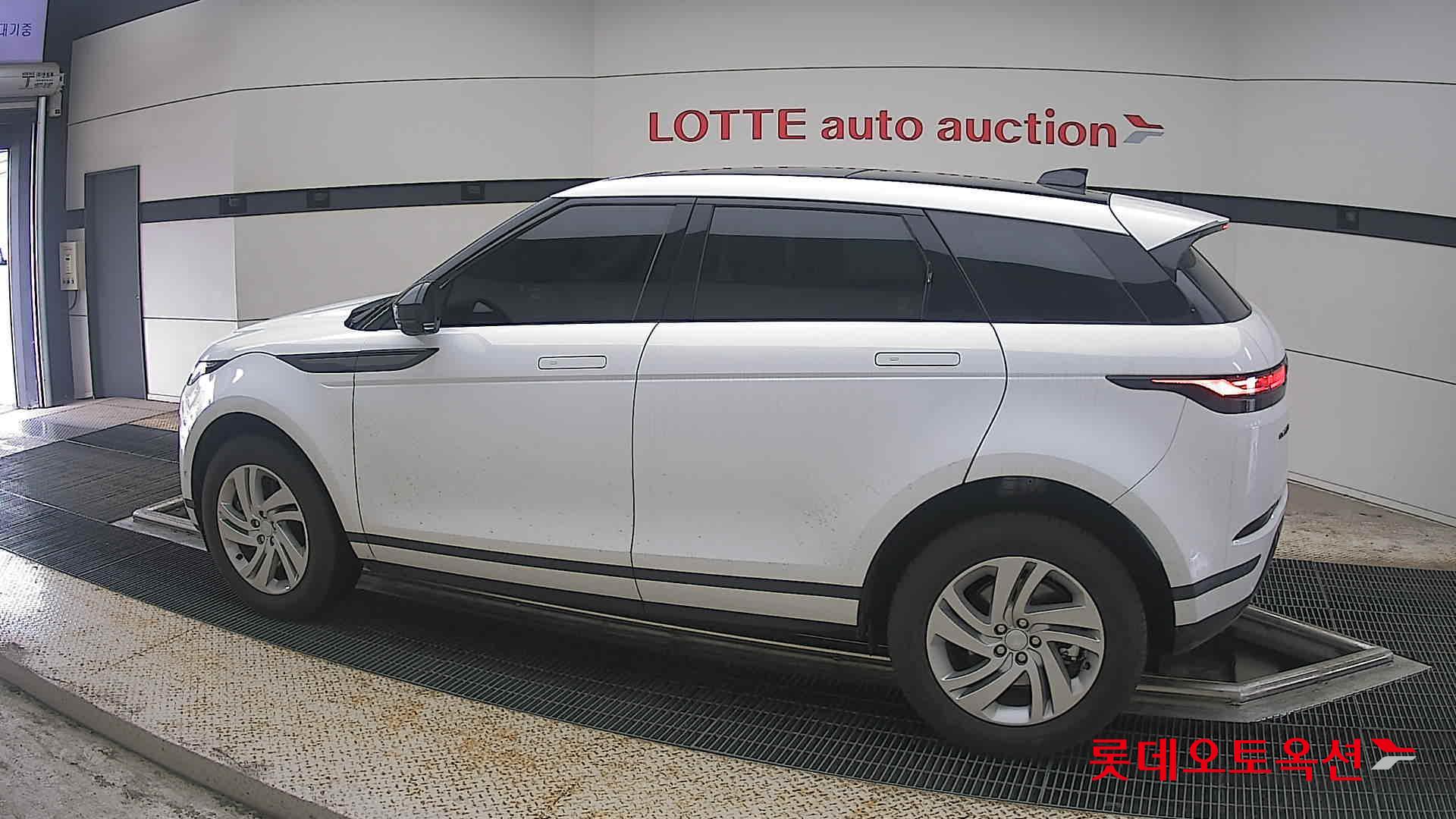 2025 - land rover range rover