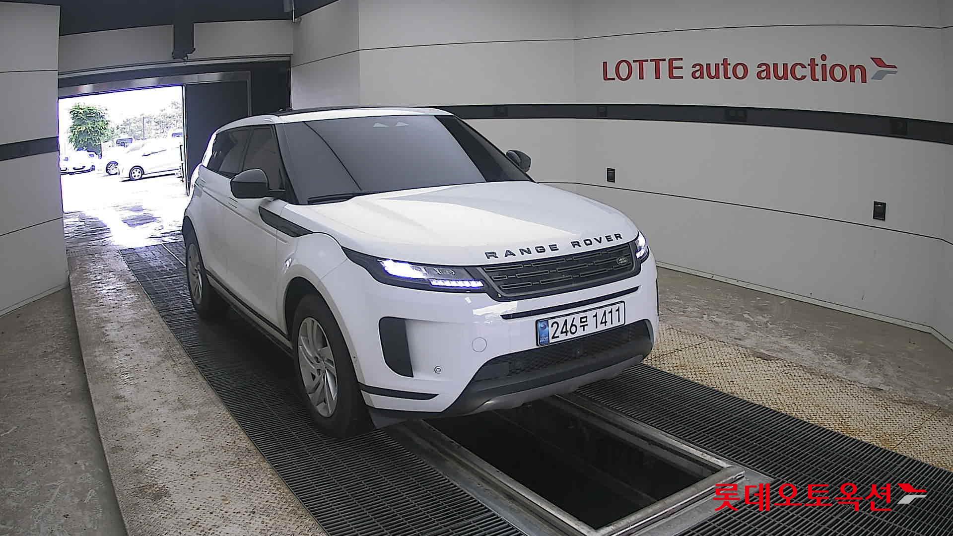2025 - land rover range rover