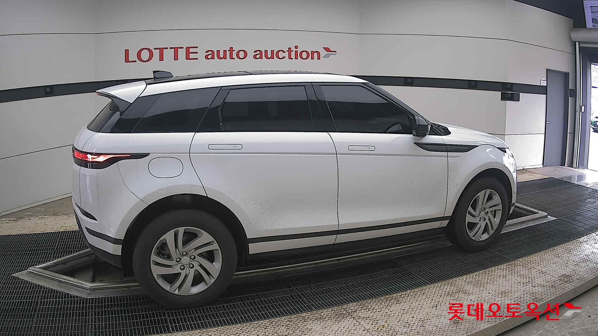 2025 - land rover range rover