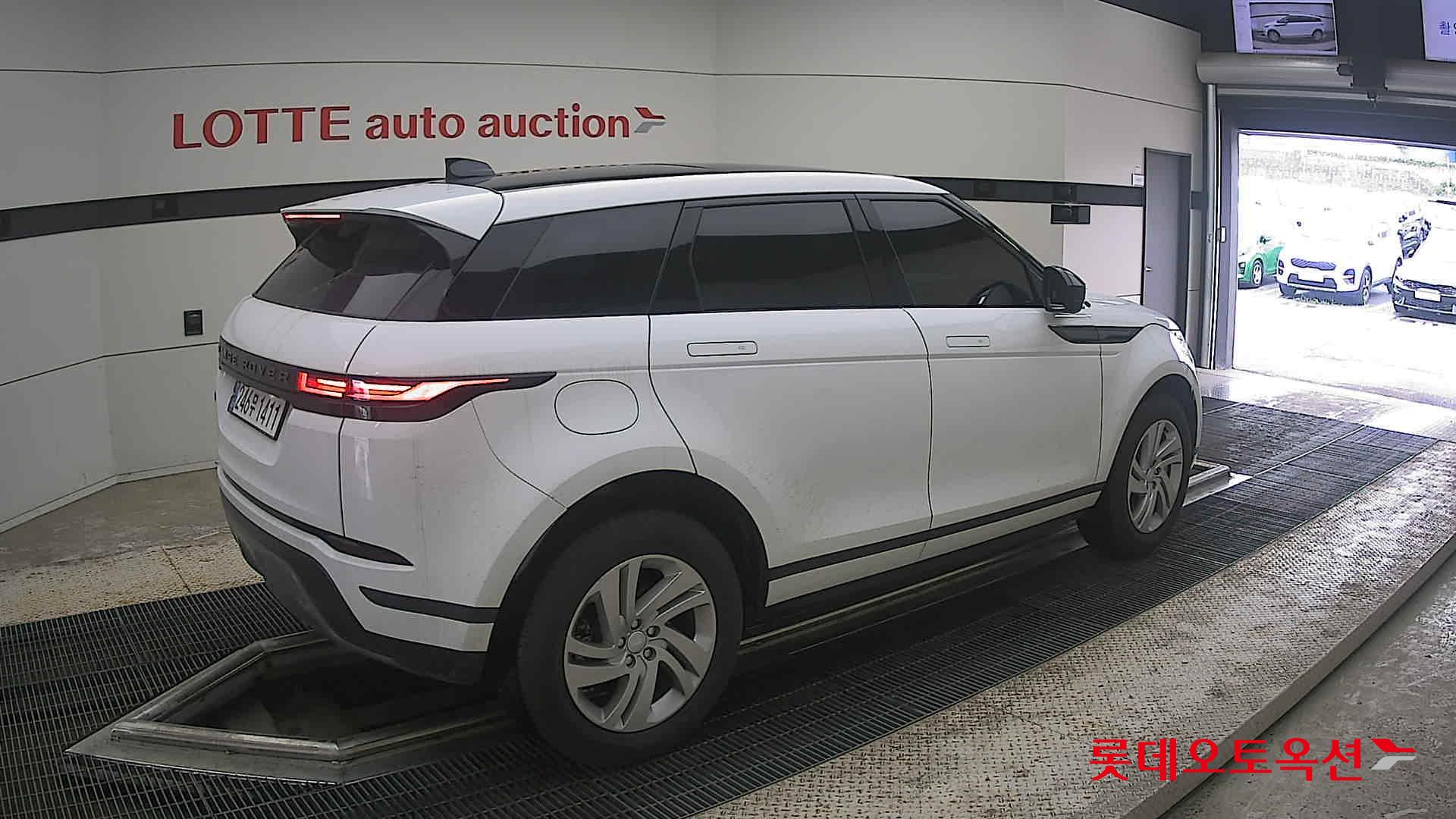 2025 - land rover range rover