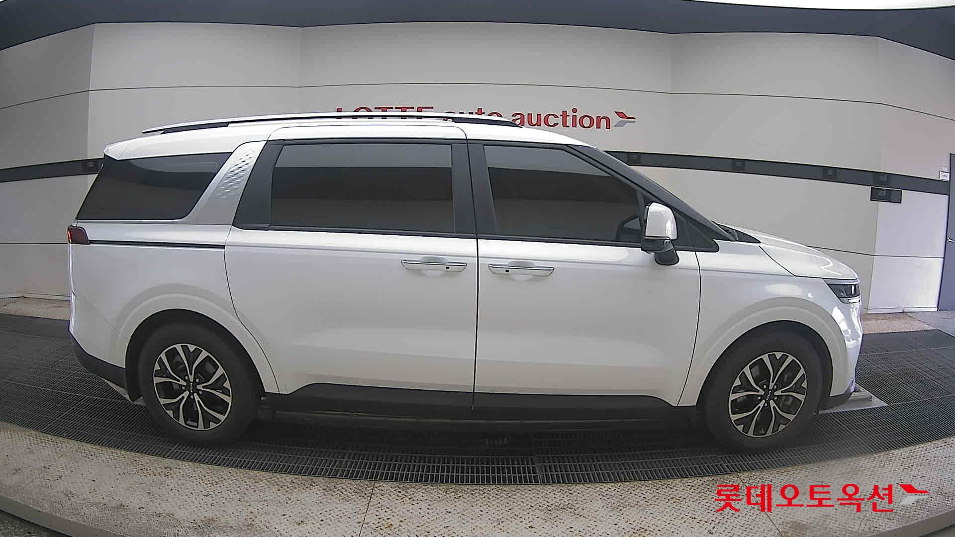 2023 - kia carnival
