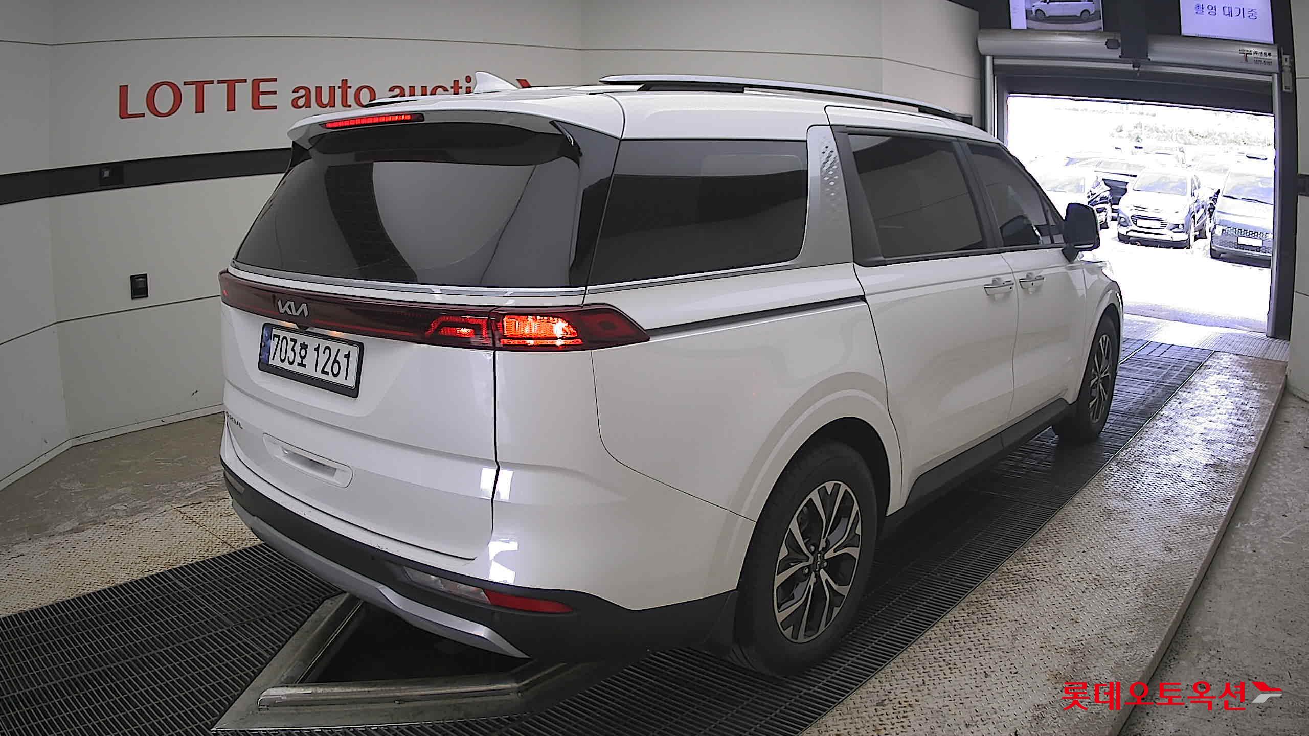 2023 - kia carnival
