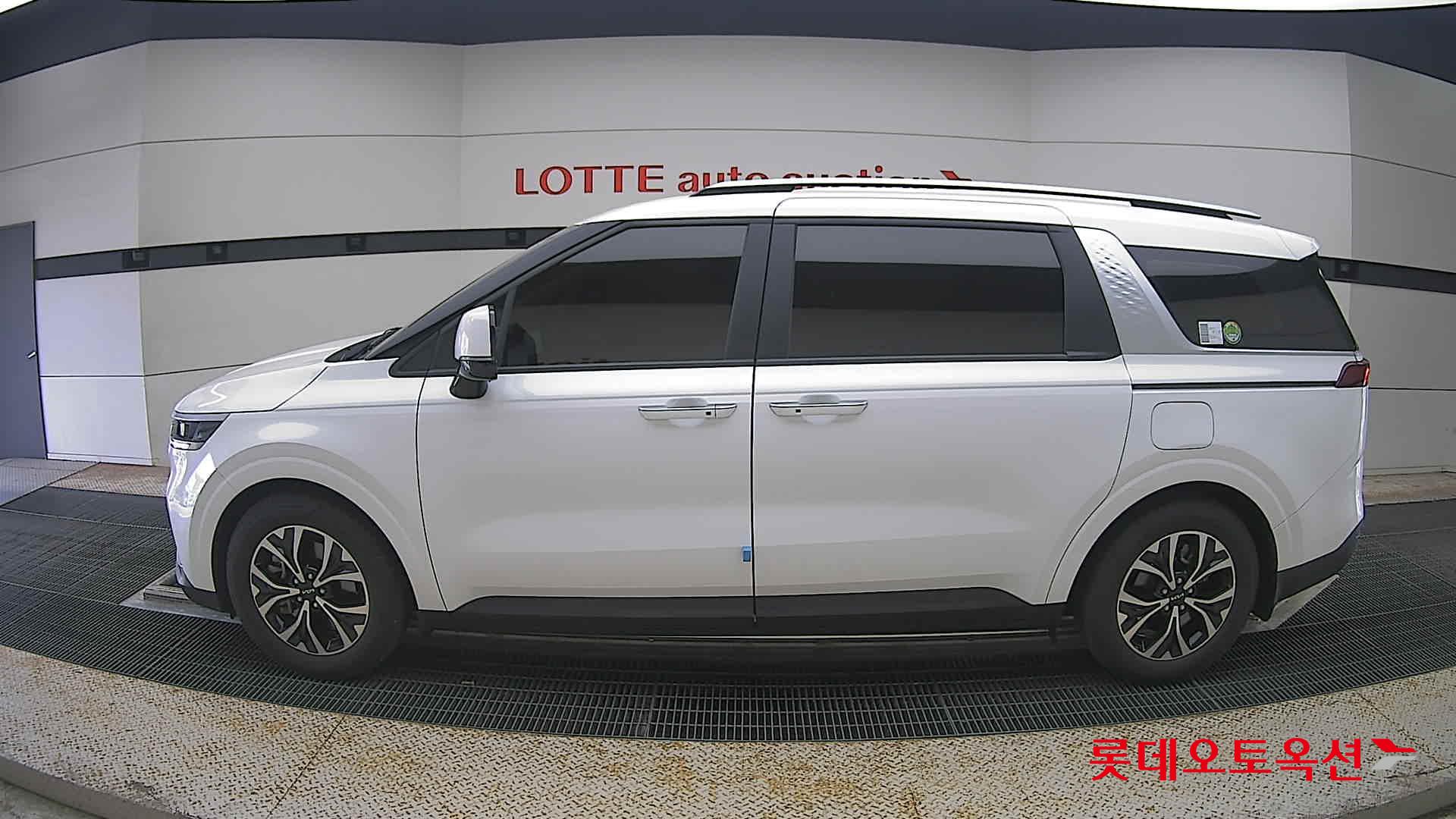 2023 - kia carnival