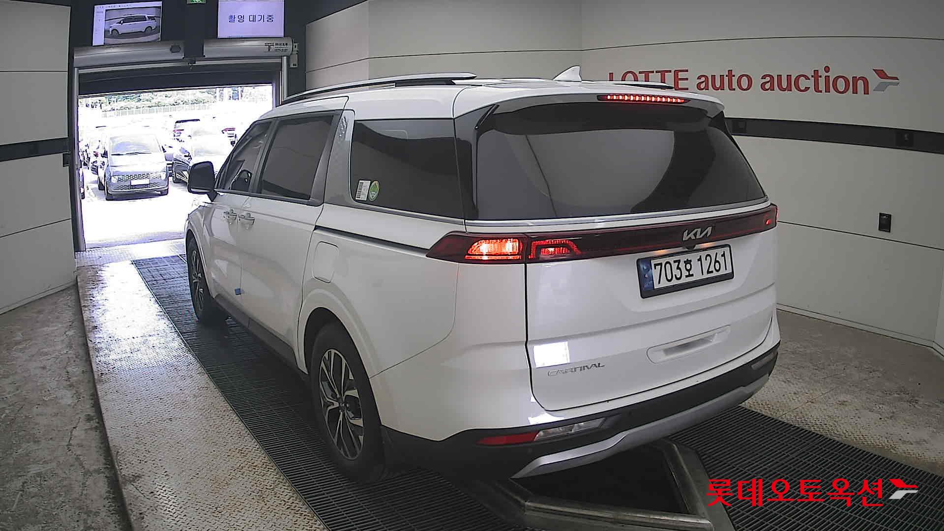 2023 - kia carnival