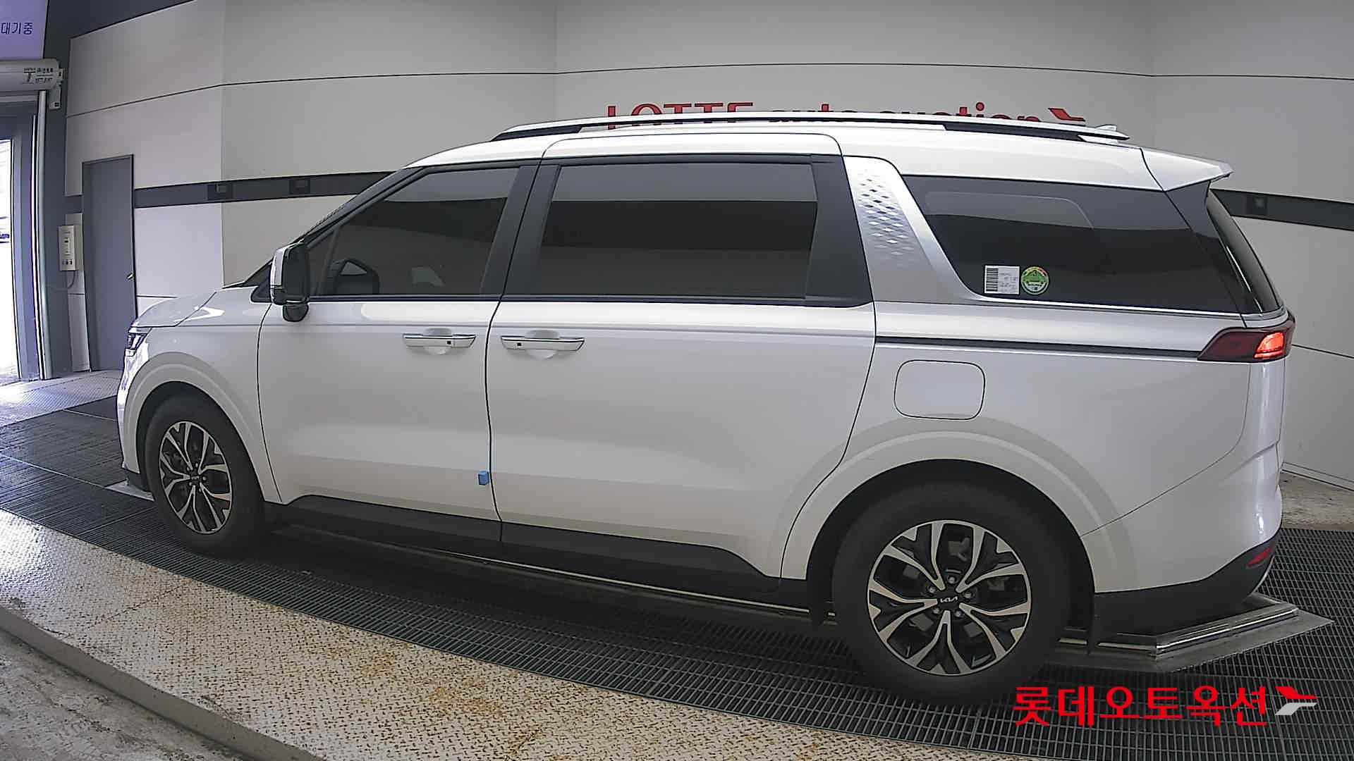 2023 - kia carnival