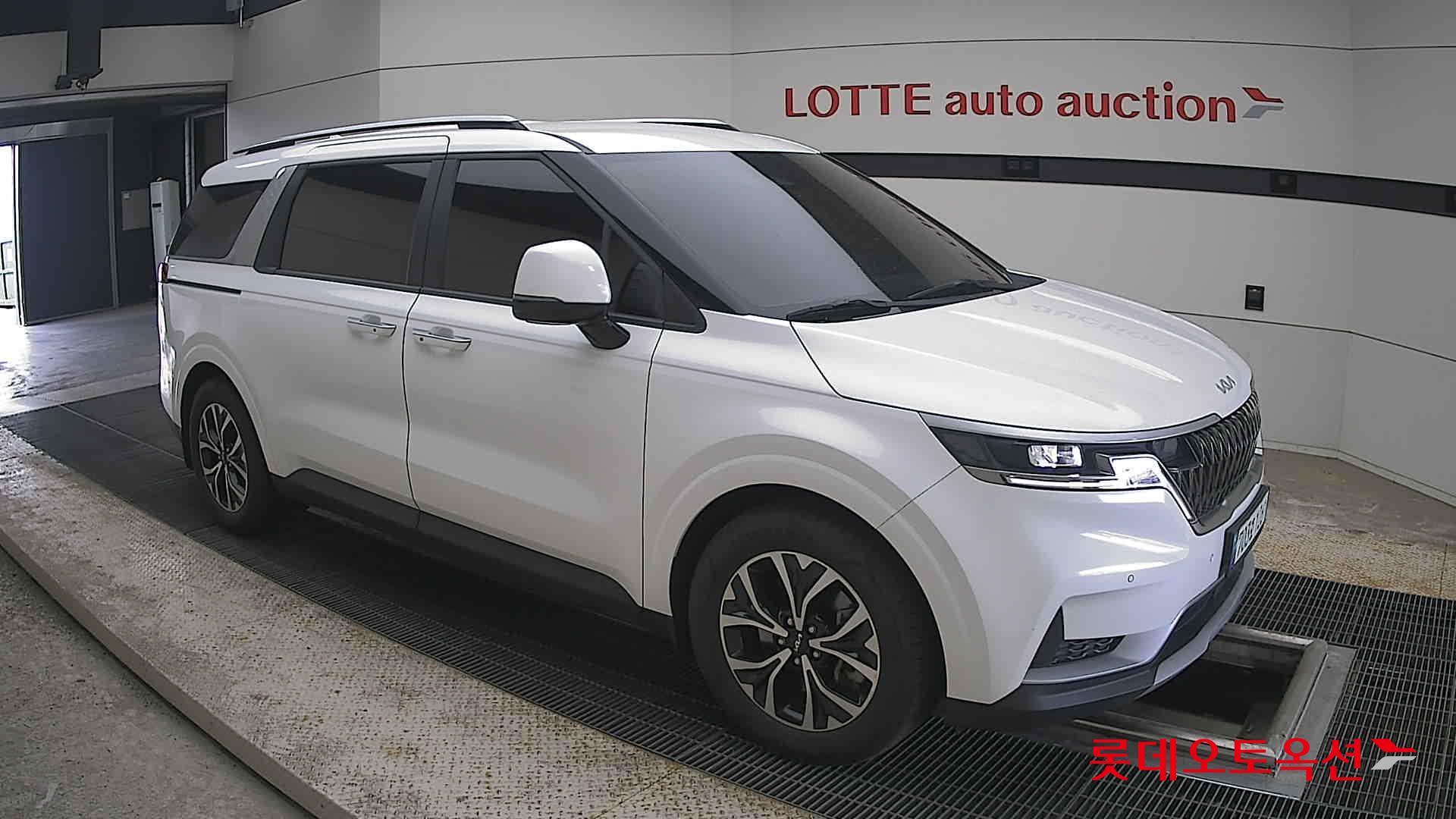 2023 - kia carnival
