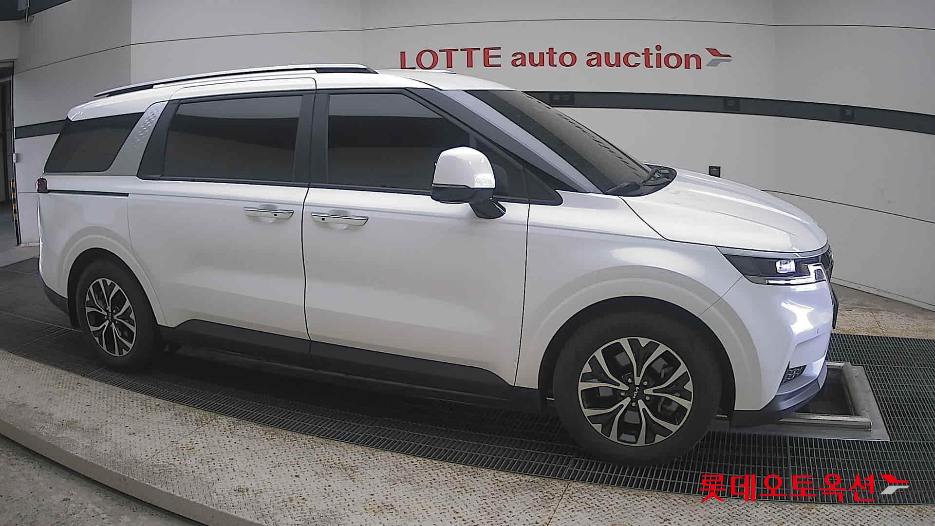 2023 - kia carnival