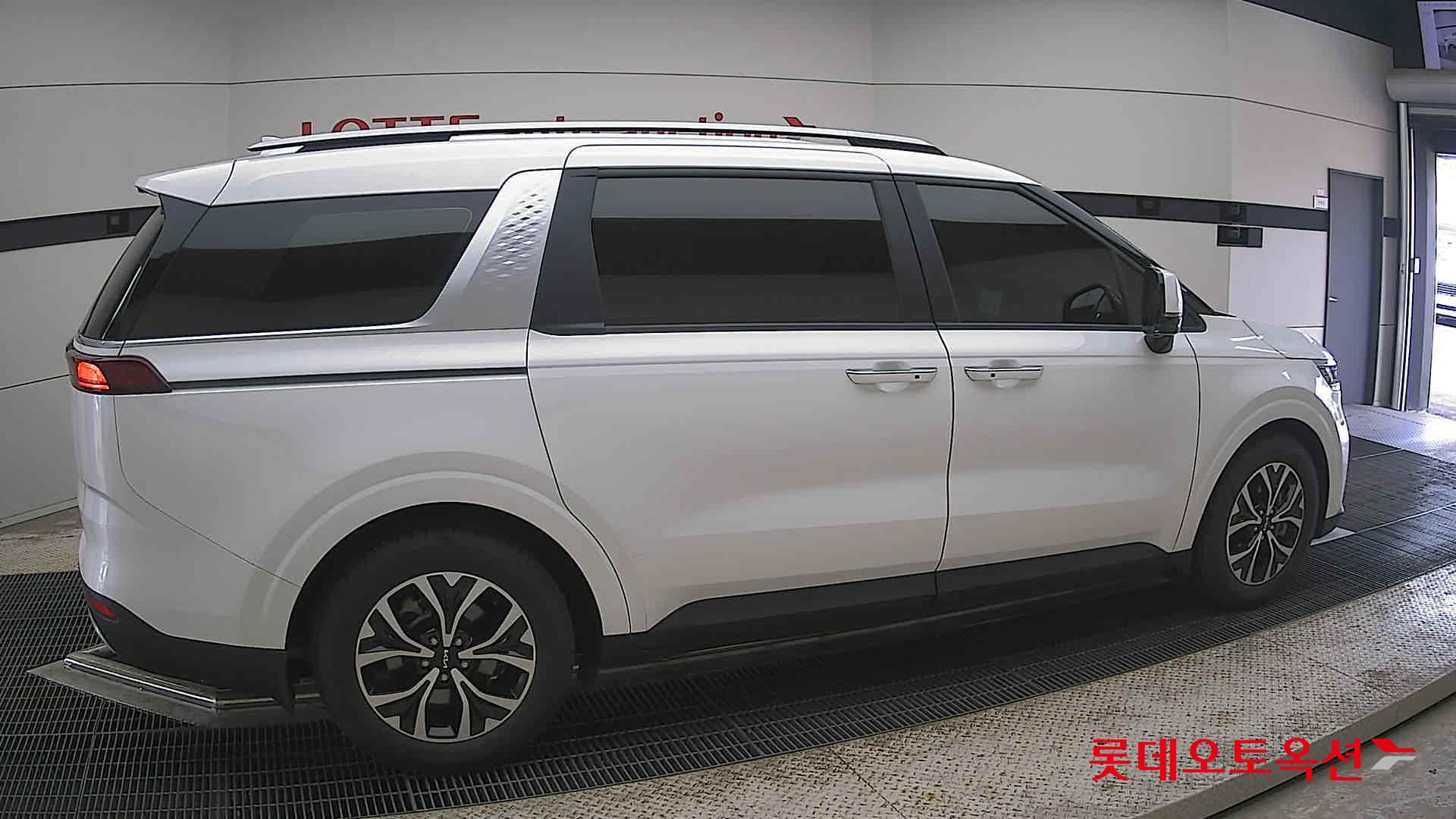 2023 - kia carnival