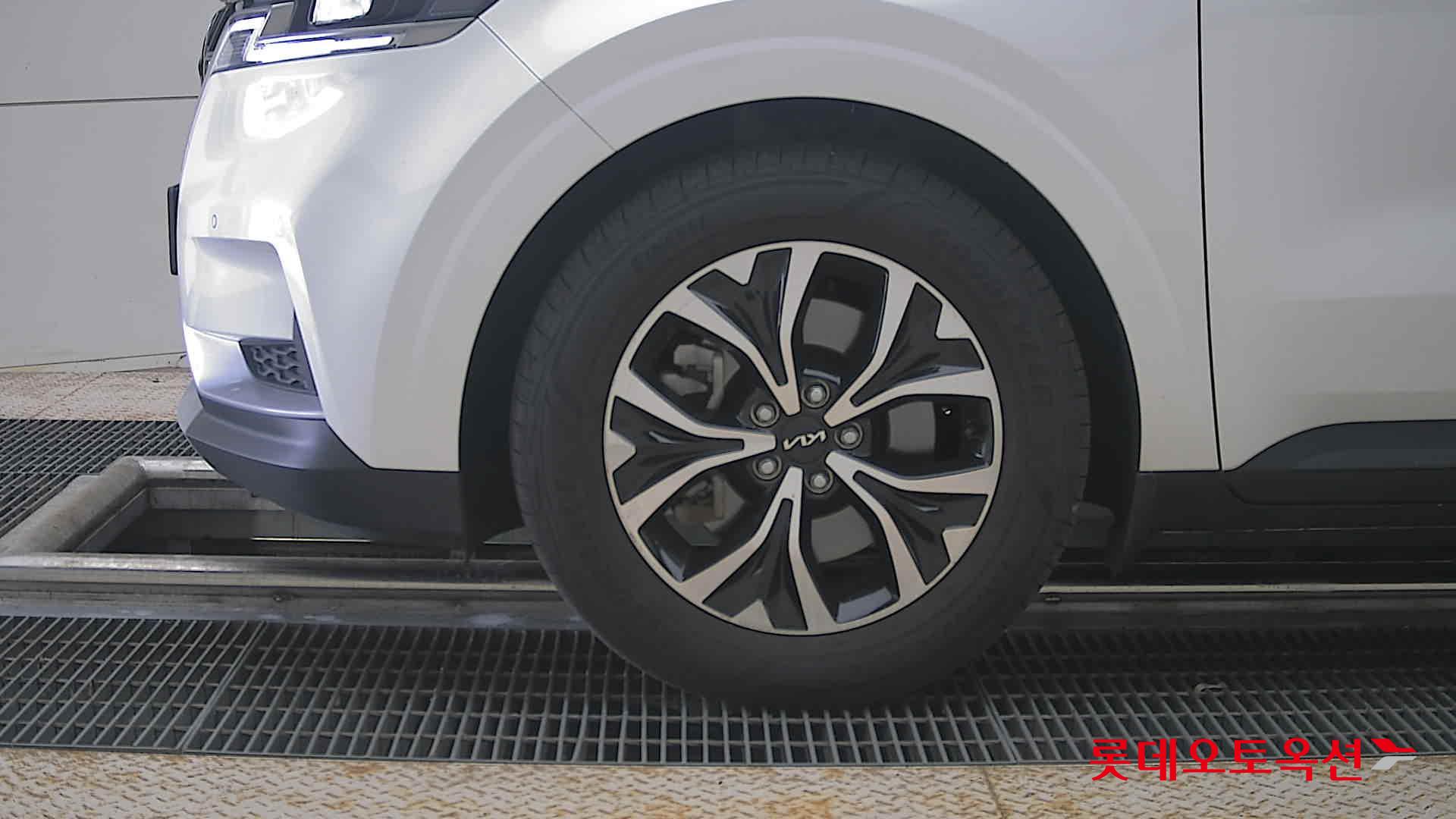 2023 - kia carnival