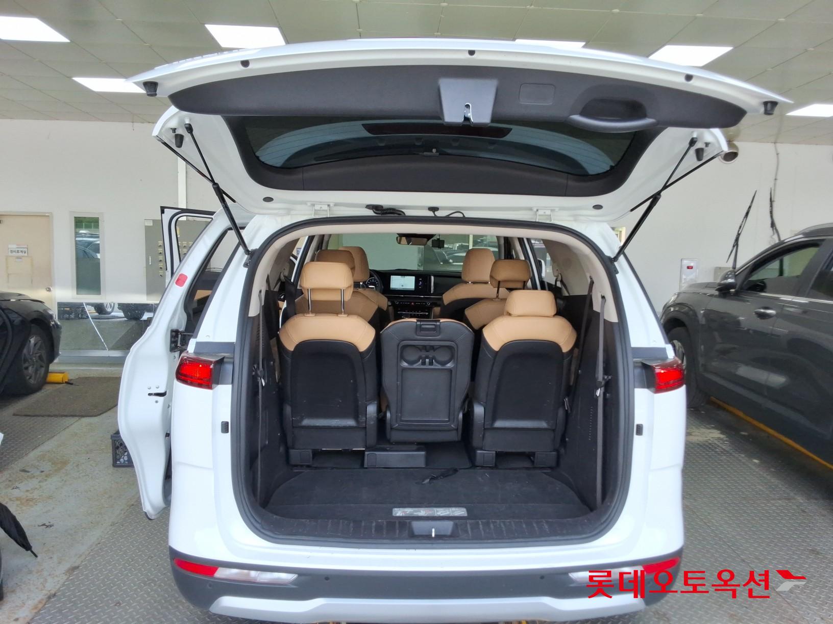 2023 - kia carnival