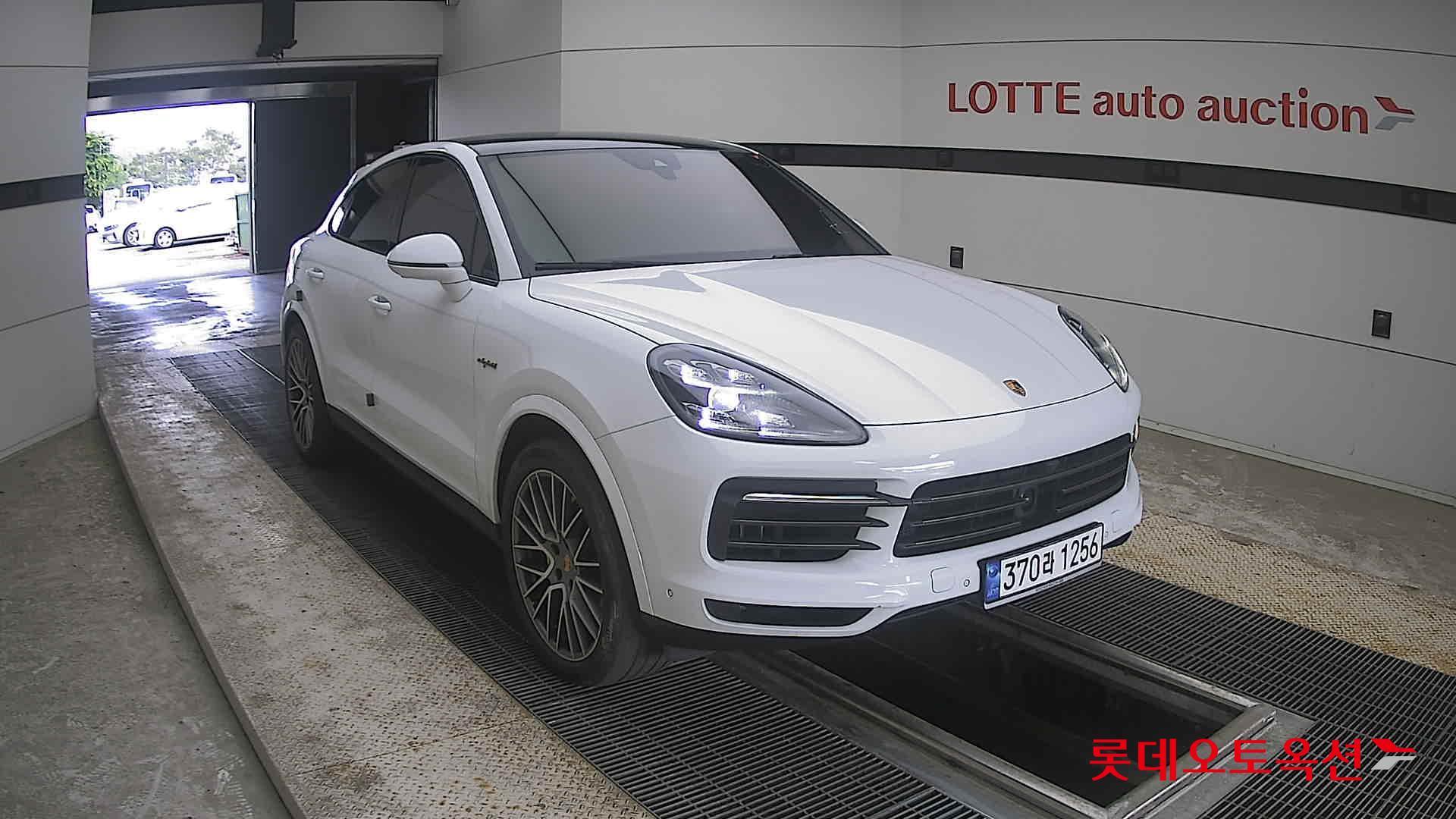 2023 - porsche cayenne
