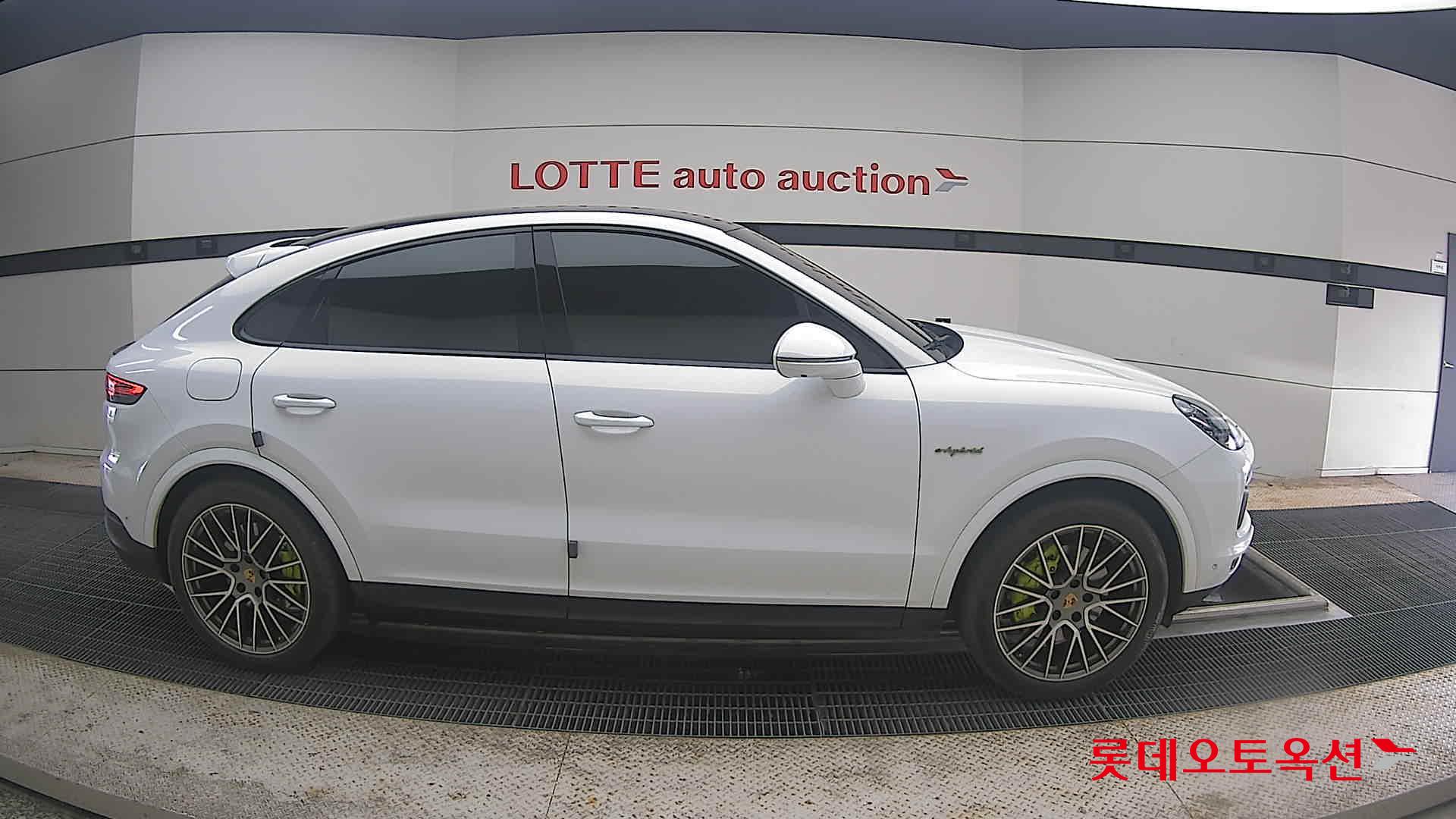 2023 - porsche cayenne