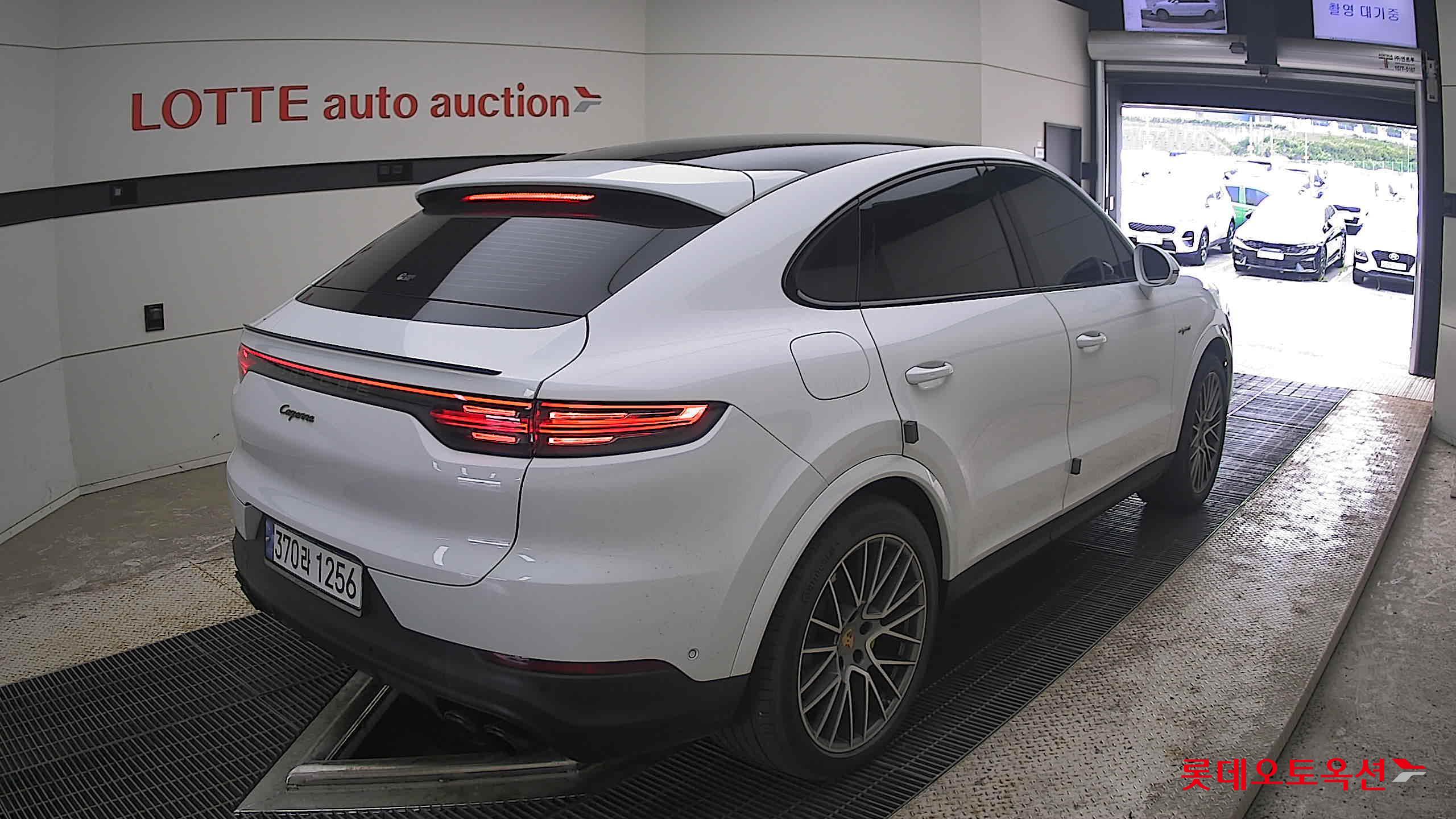 2023 - porsche cayenne
