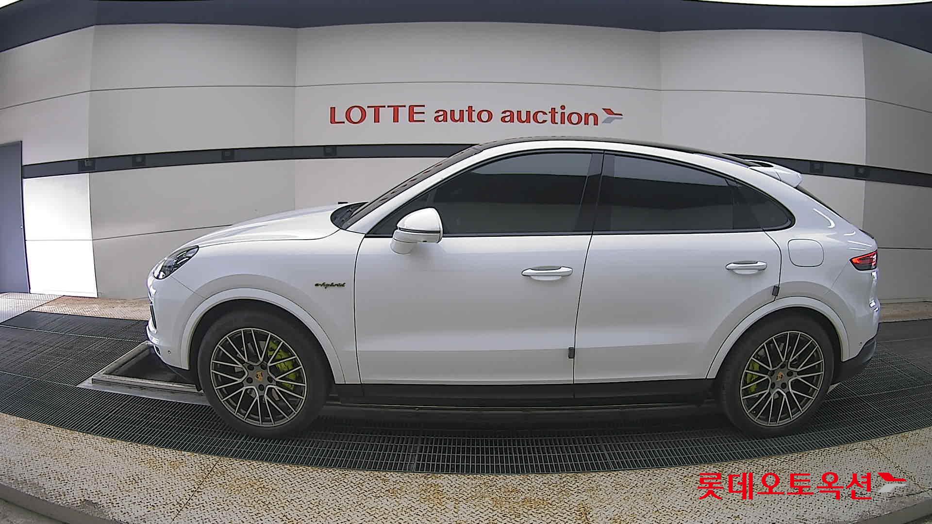2023 - porsche cayenne