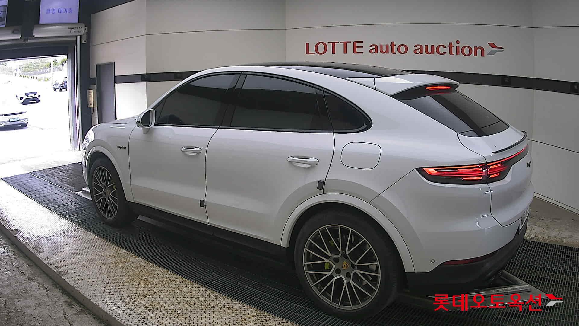 2023 - porsche cayenne