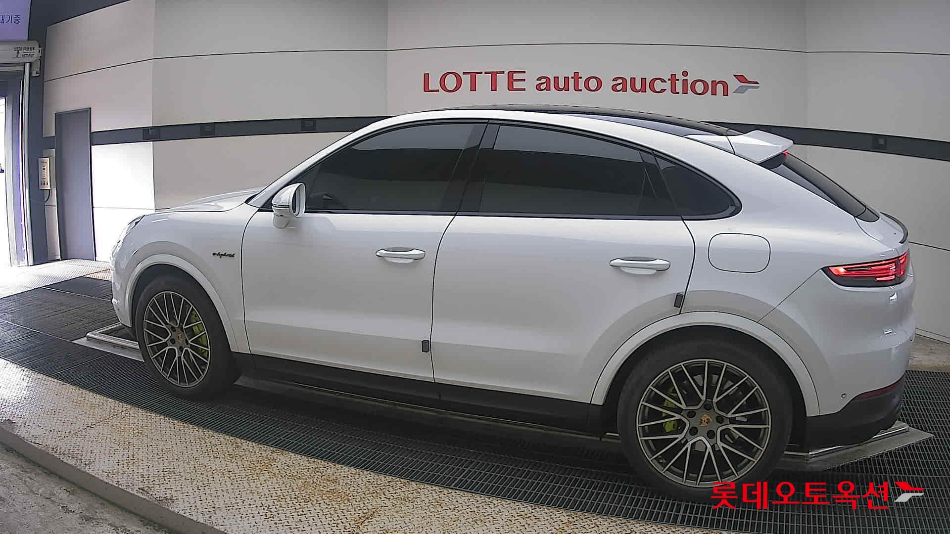 2023 - porsche cayenne
