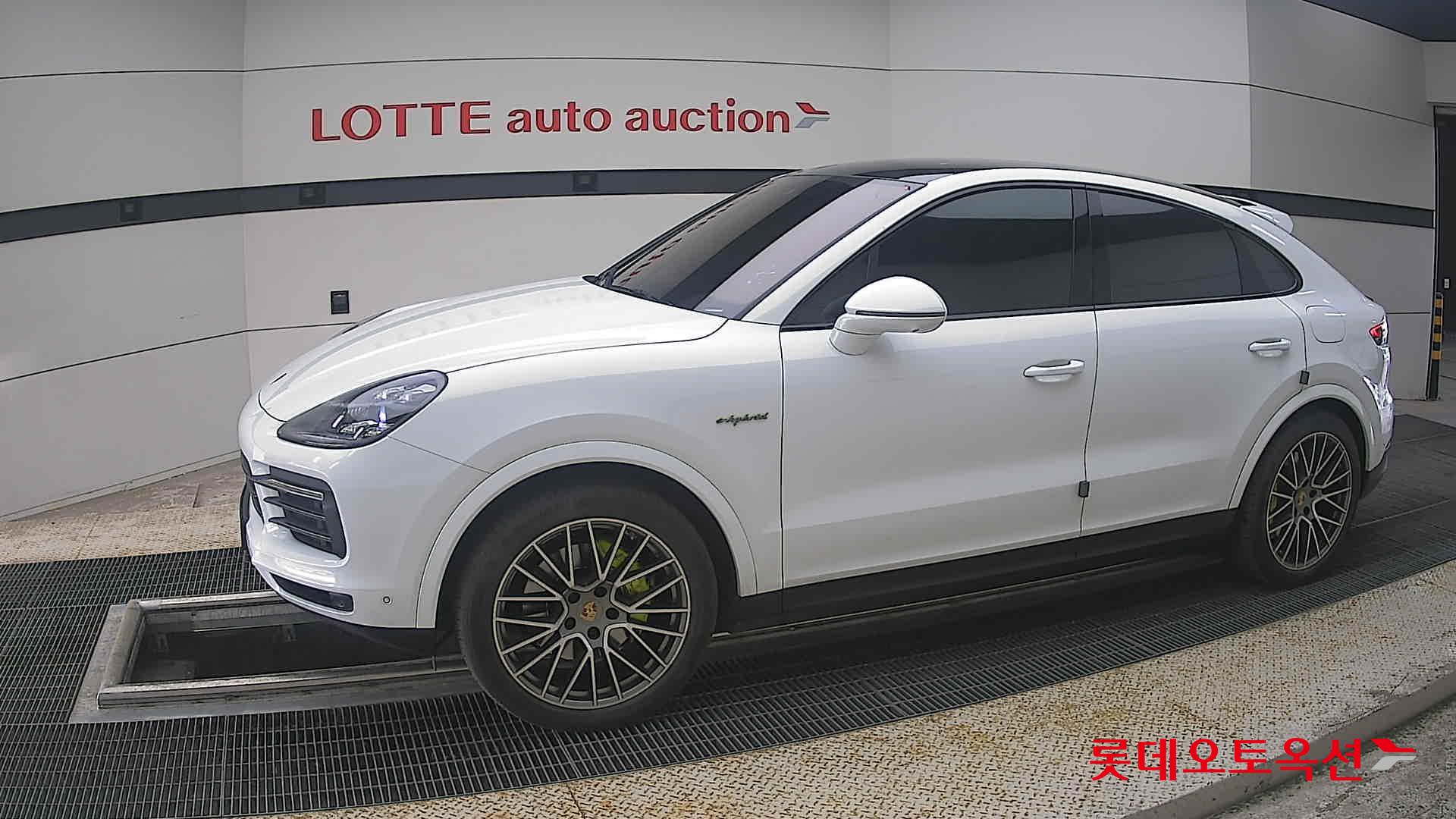 2023 - porsche cayenne