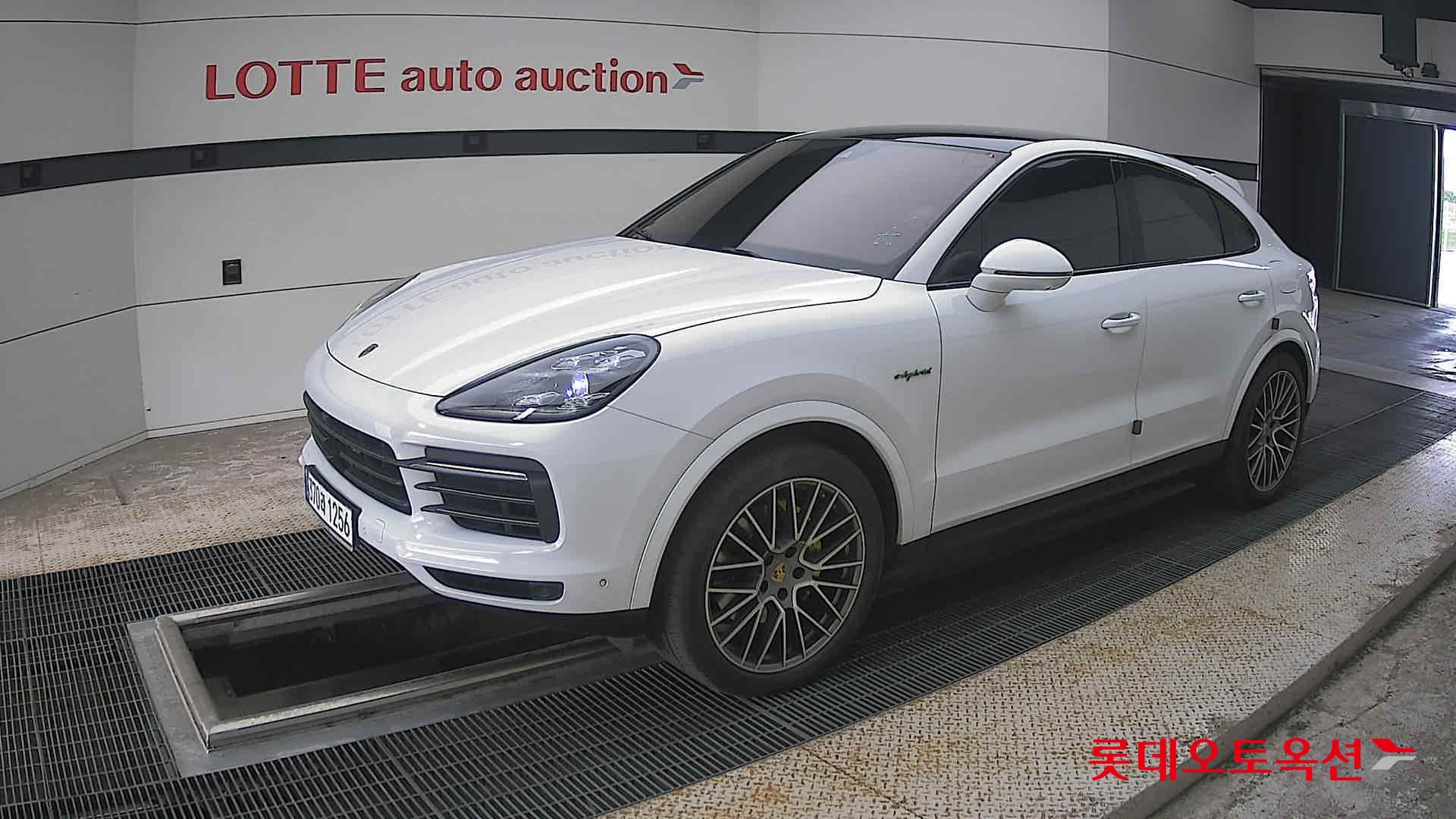 2023 - porsche cayenne