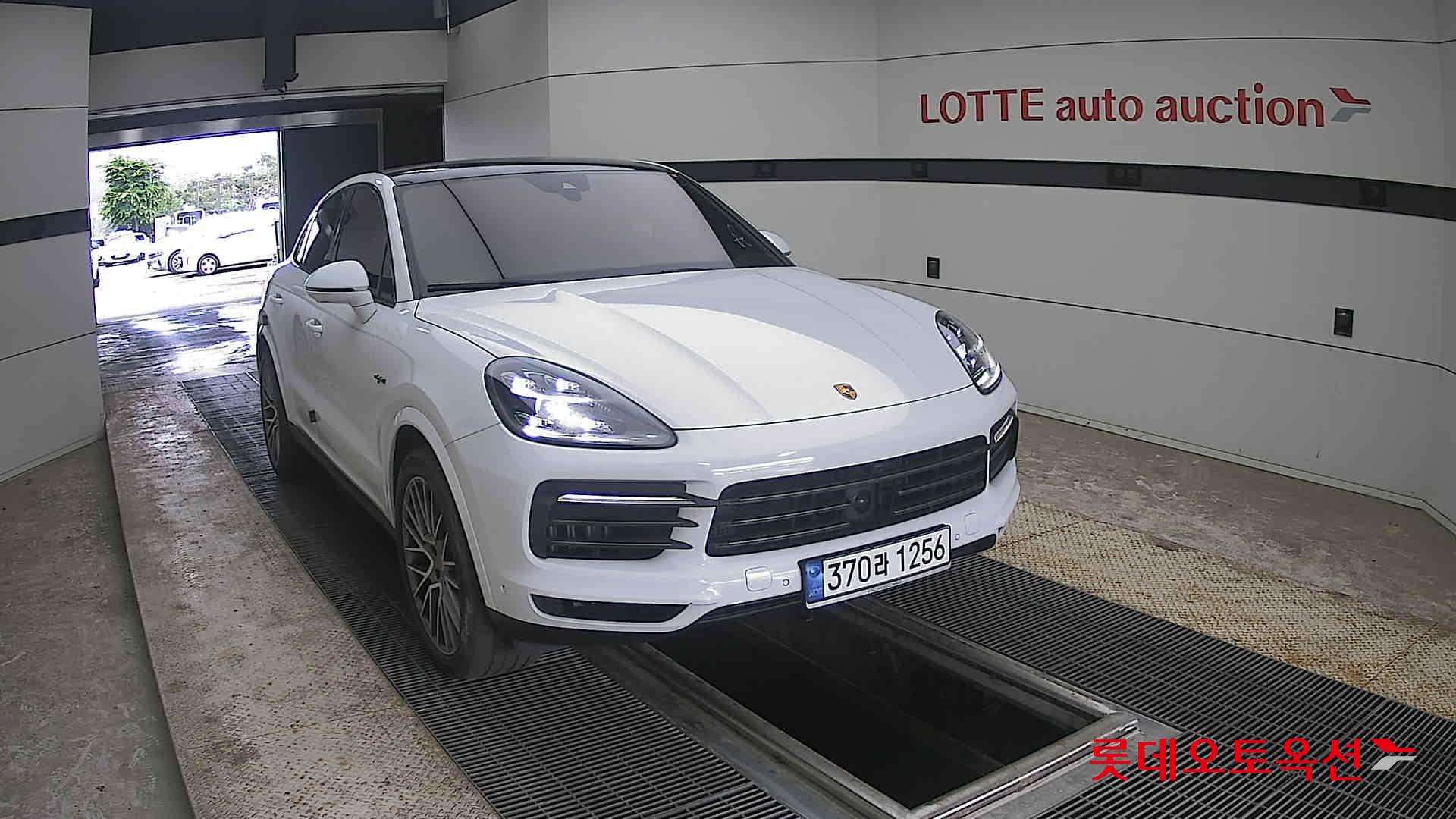 2023 - porsche cayenne