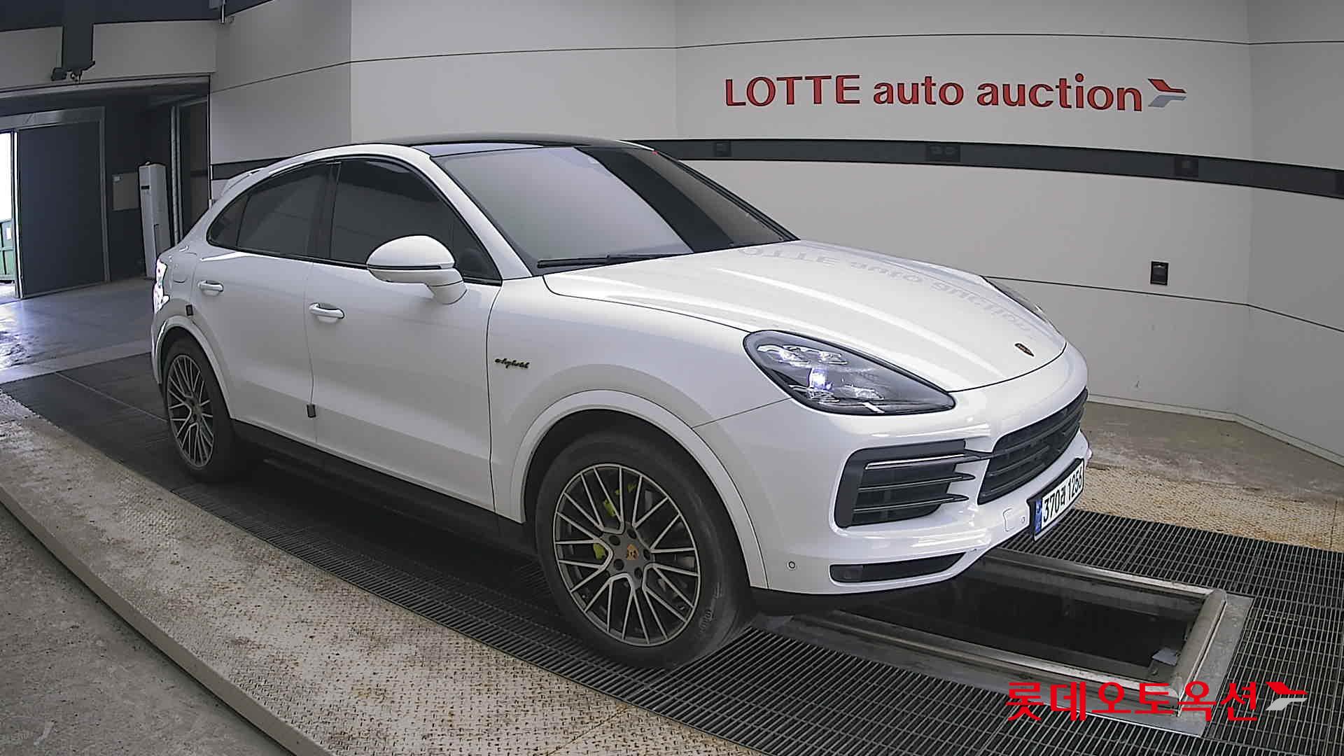 2023 - porsche cayenne