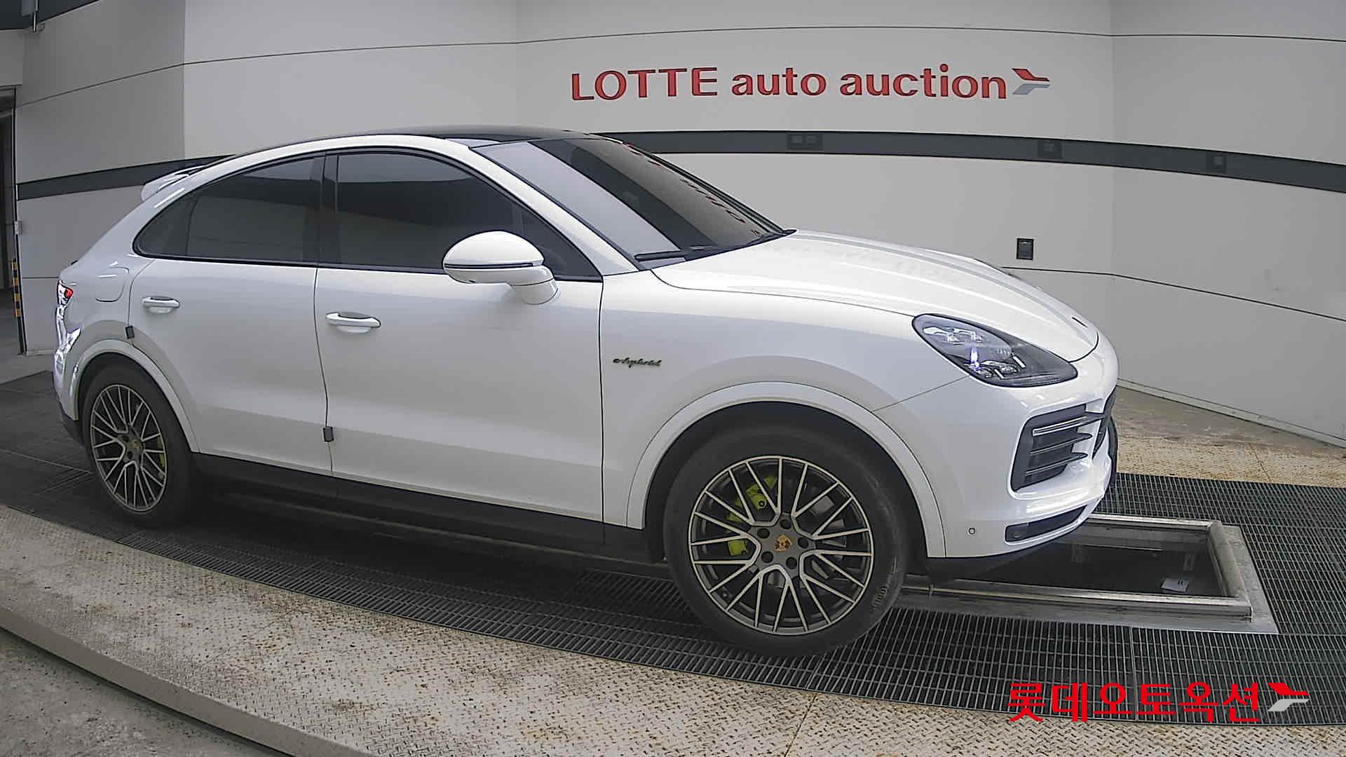 2023 - porsche cayenne