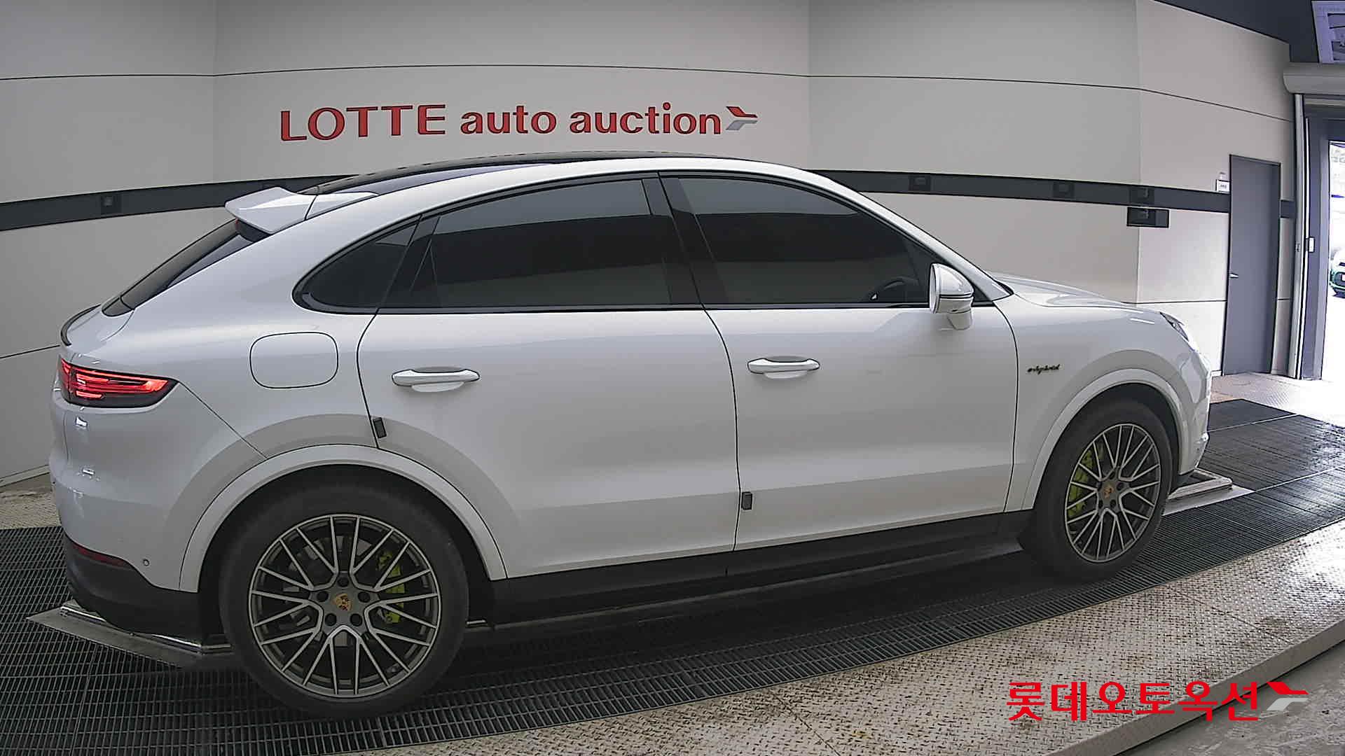 2023 - porsche cayenne