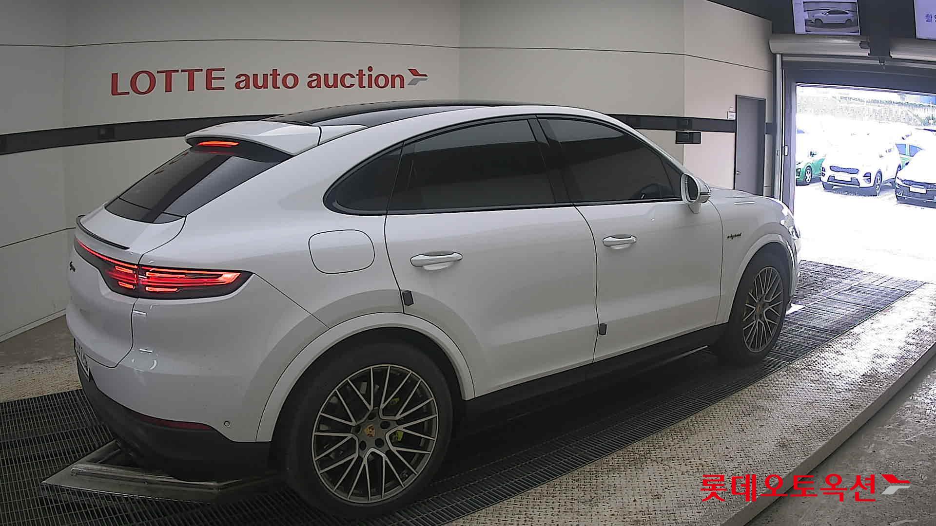2023 - porsche cayenne