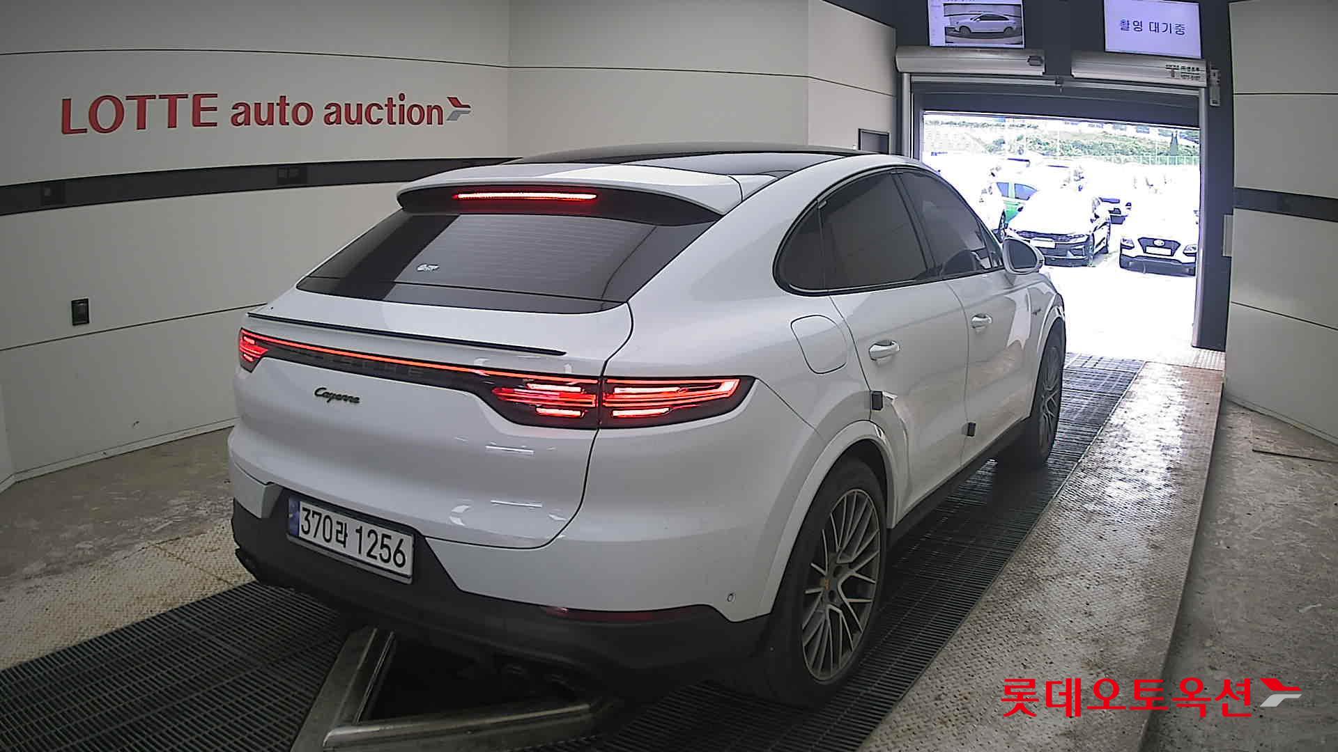 2023 - porsche cayenne