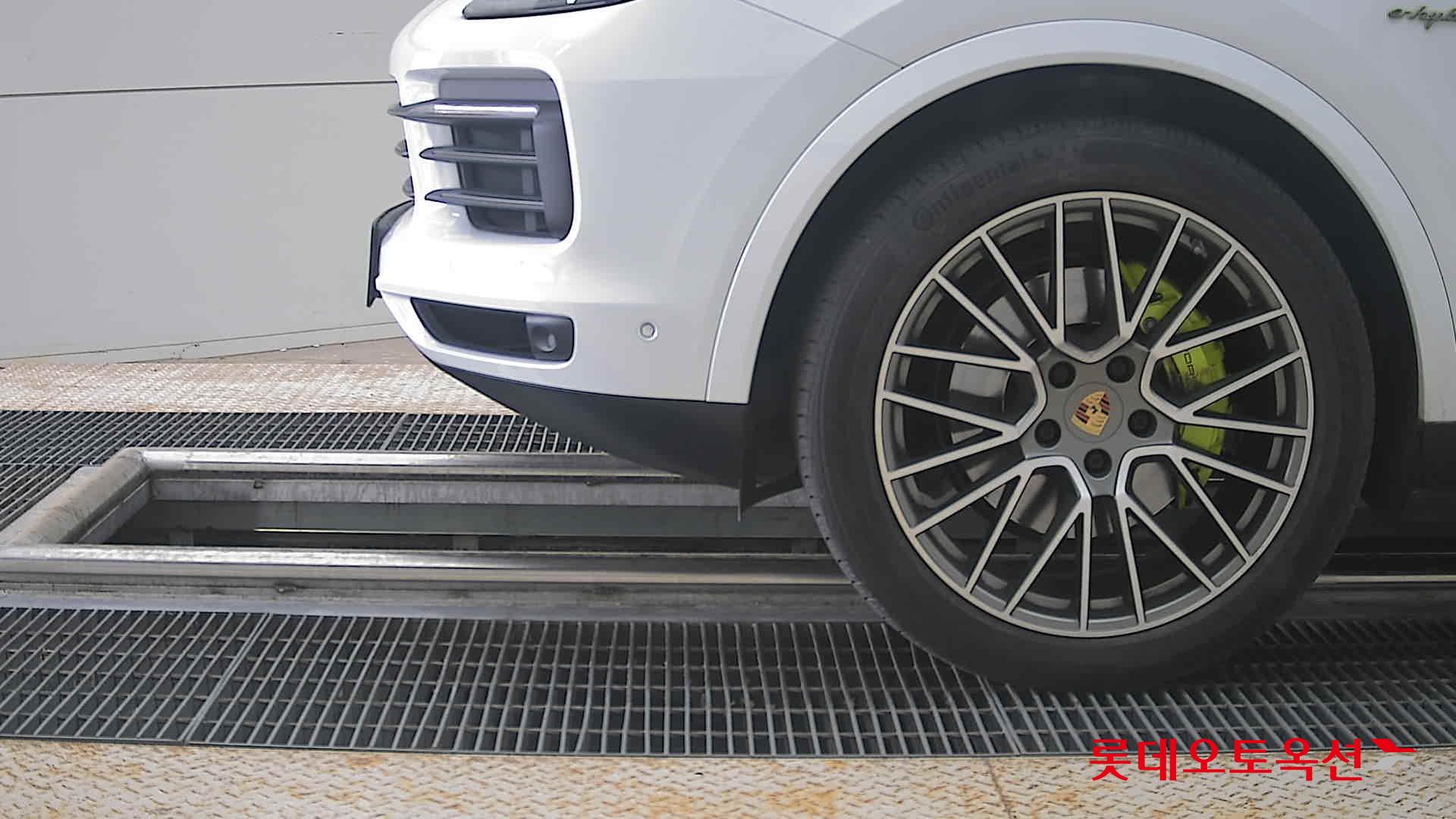 2023 - porsche cayenne