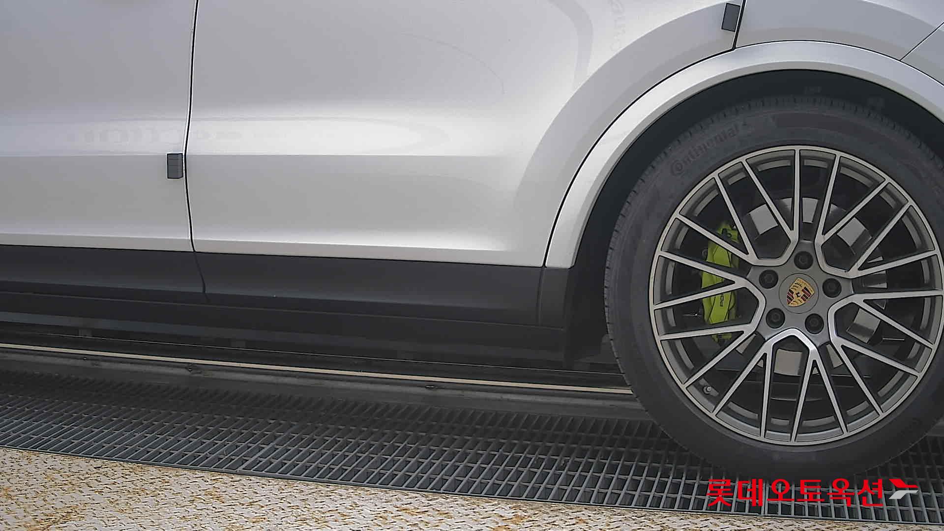 2023 - porsche cayenne